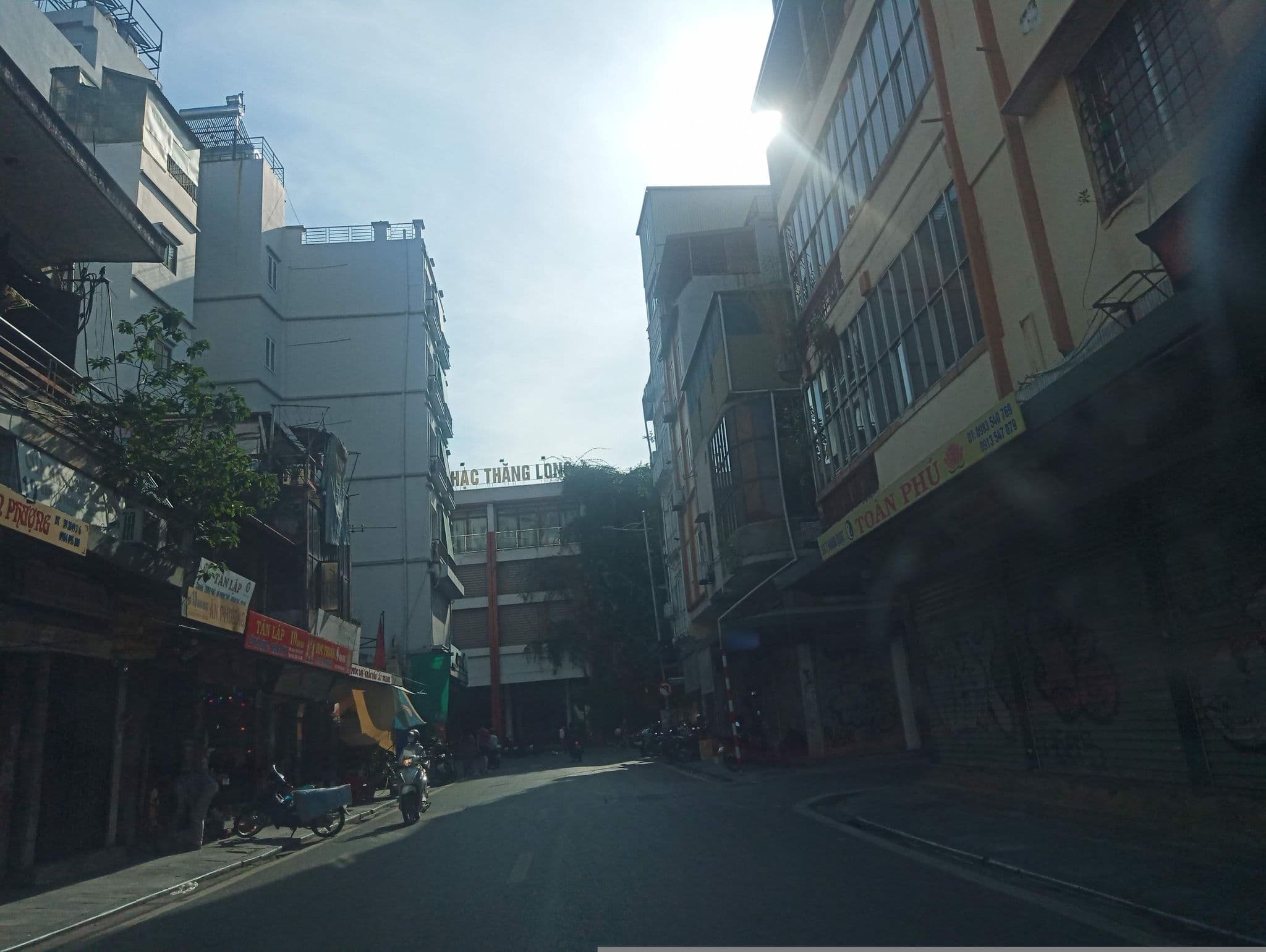 Street view near Nón Việt Hotel, Hoàn Kiếm — © hn_front_1 (CC BY-SA · Mapillary)