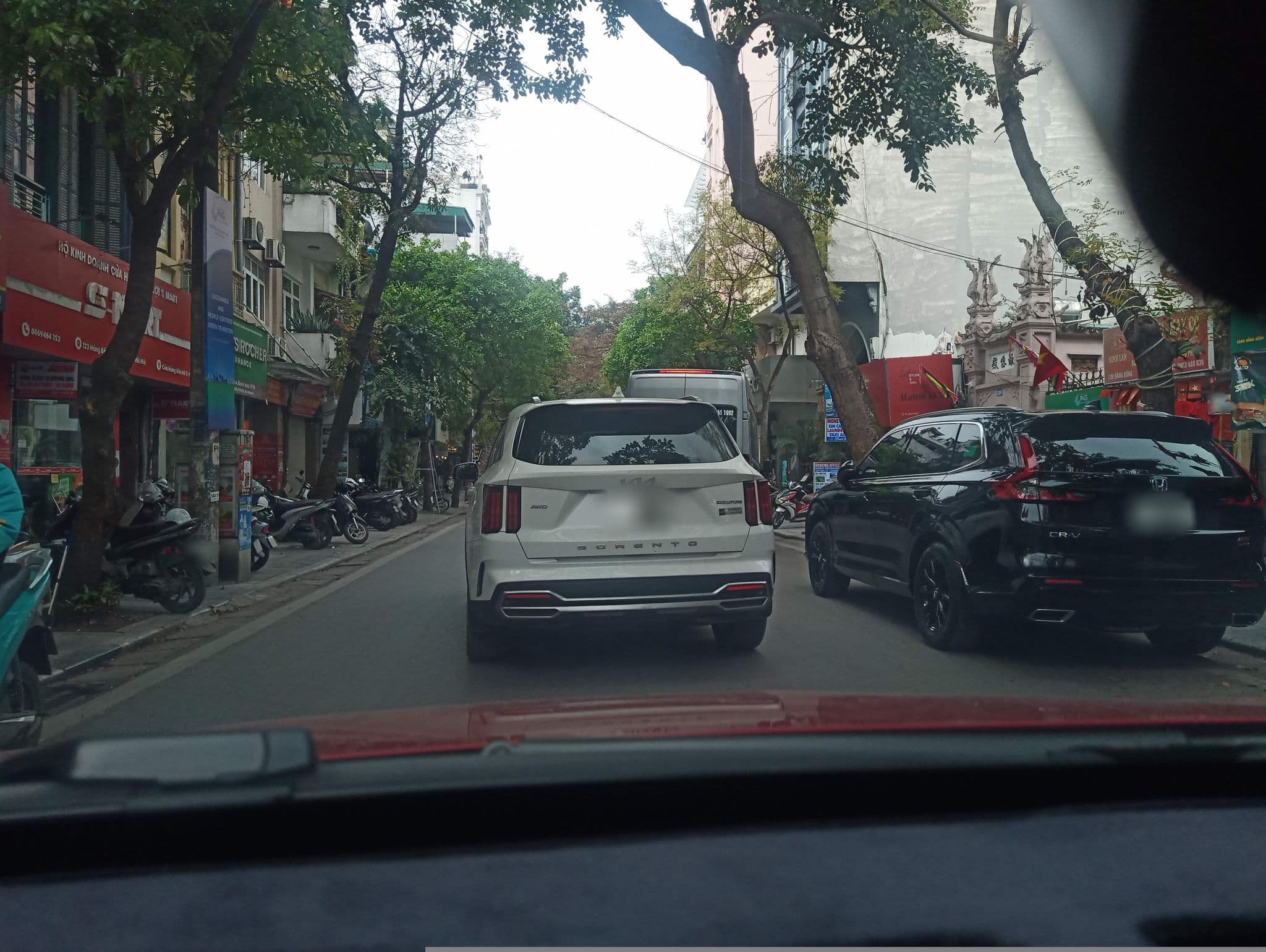 Street view near Hanoi Gratitude Hotel, Hoàn Kiếm — © hn_front_1 (CC BY-SA · Mapillary)