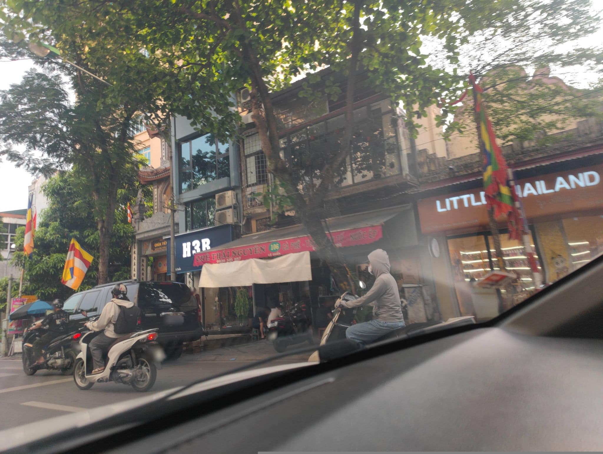 Street view near Quang Chung hotel, Hanoi — © hn_right_2 (CC BY-SA · Mapillary)