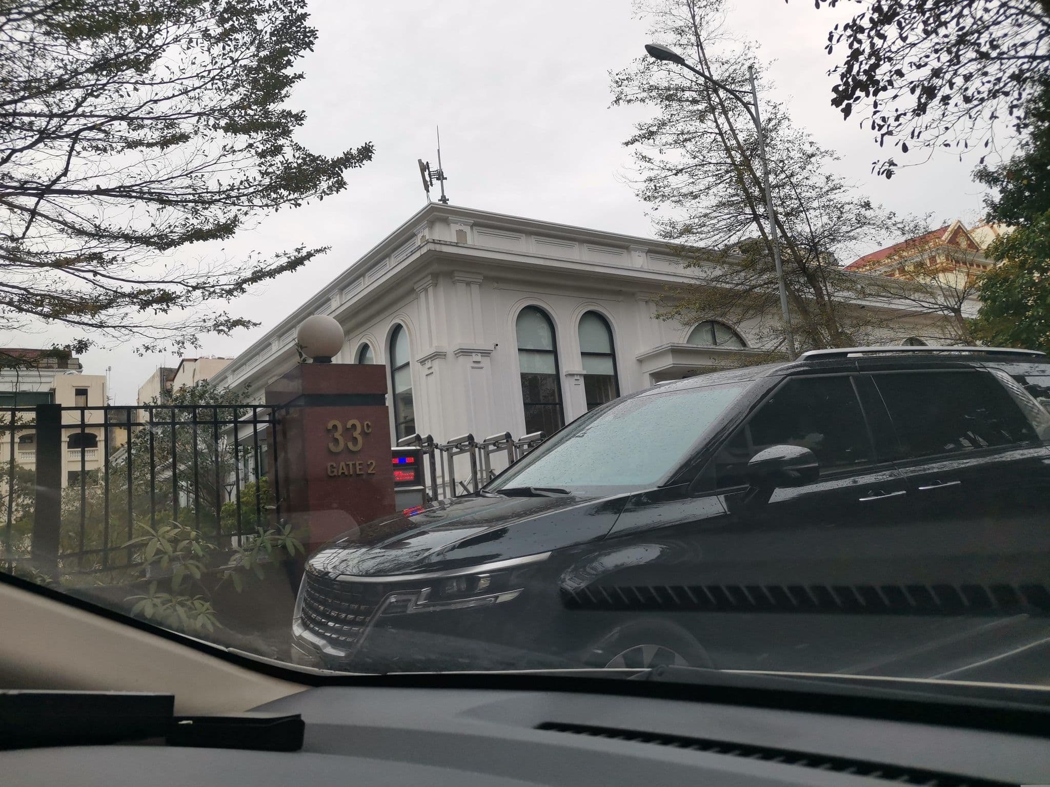 Street view near Army Hotel, Cửa Nam — © hn_left_2 (CC BY-SA · Mapillary)