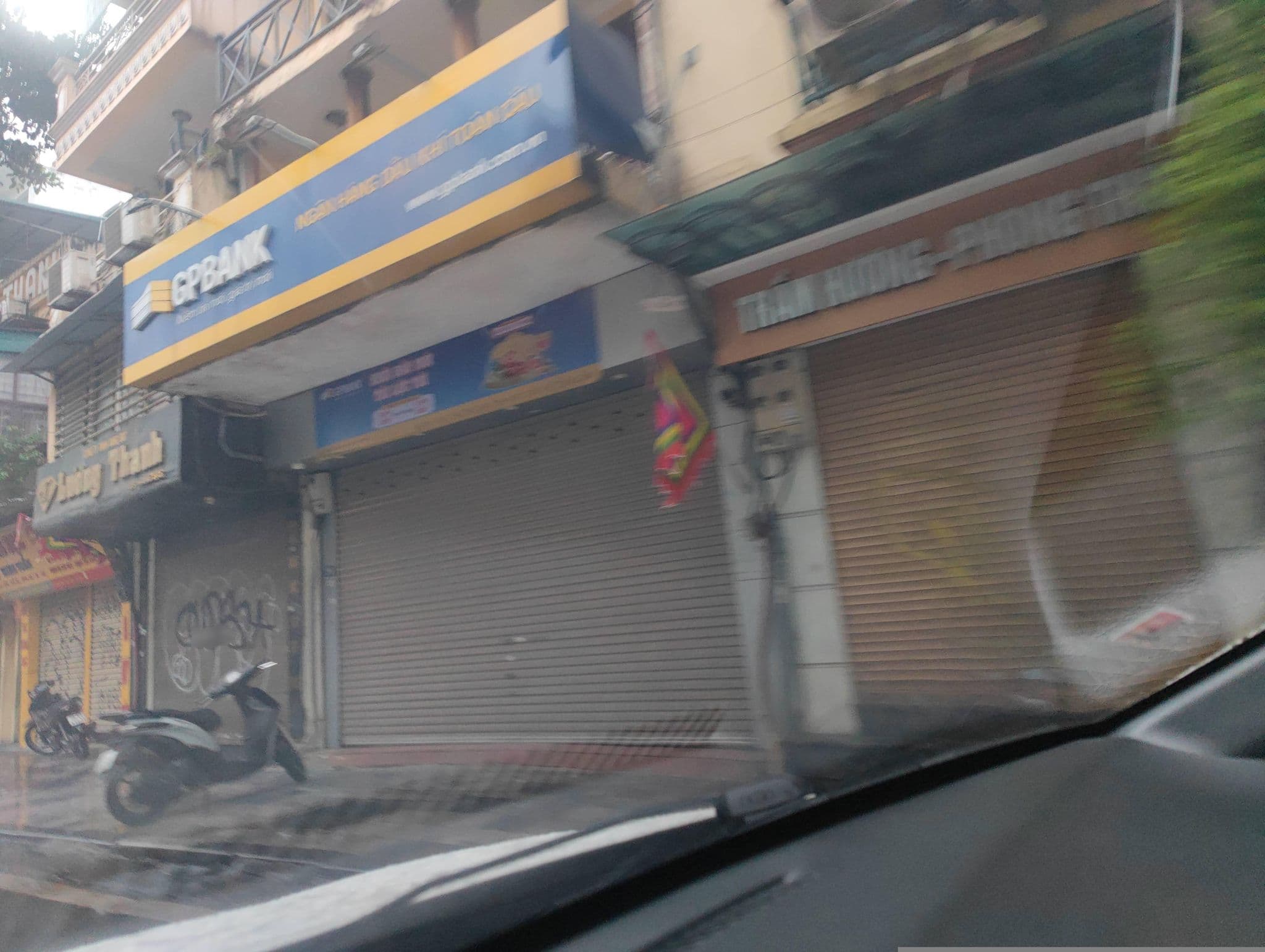 Street view near Hangbe Hotel, Hoàn Kiếm — © hn_right_2 (CC BY-SA · Mapillary)