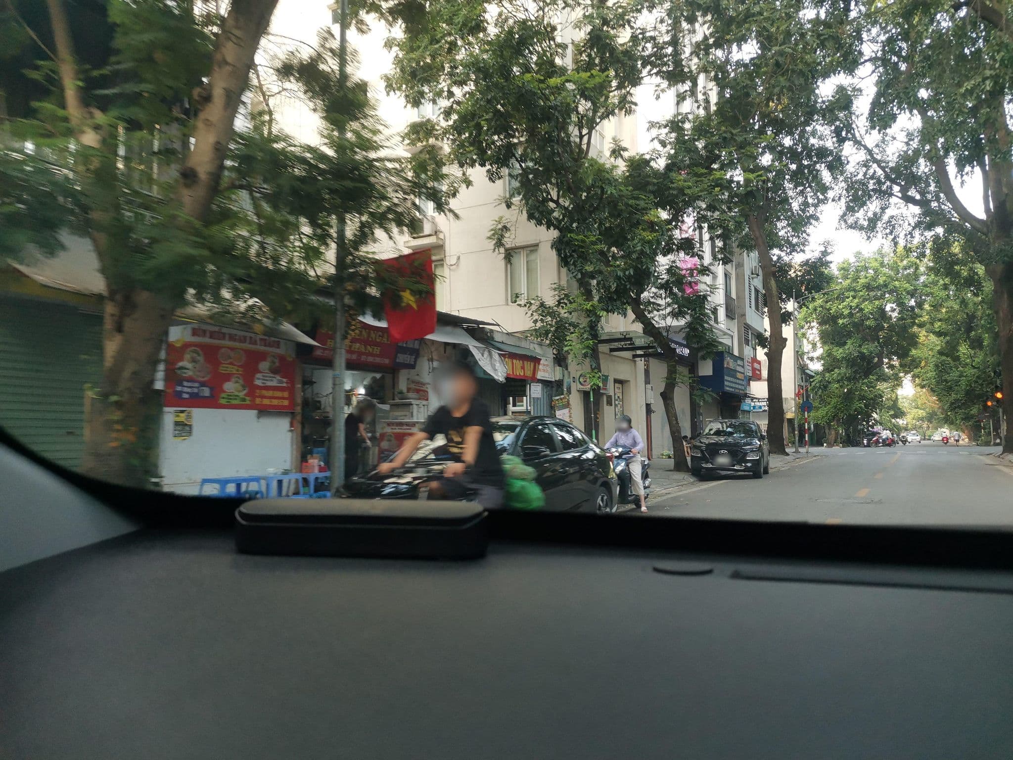 Street view near Rooftop Pool & Le Jardin Bar, Cửa Nam — © hn_left_2 (CC BY-SA · Mapillary)