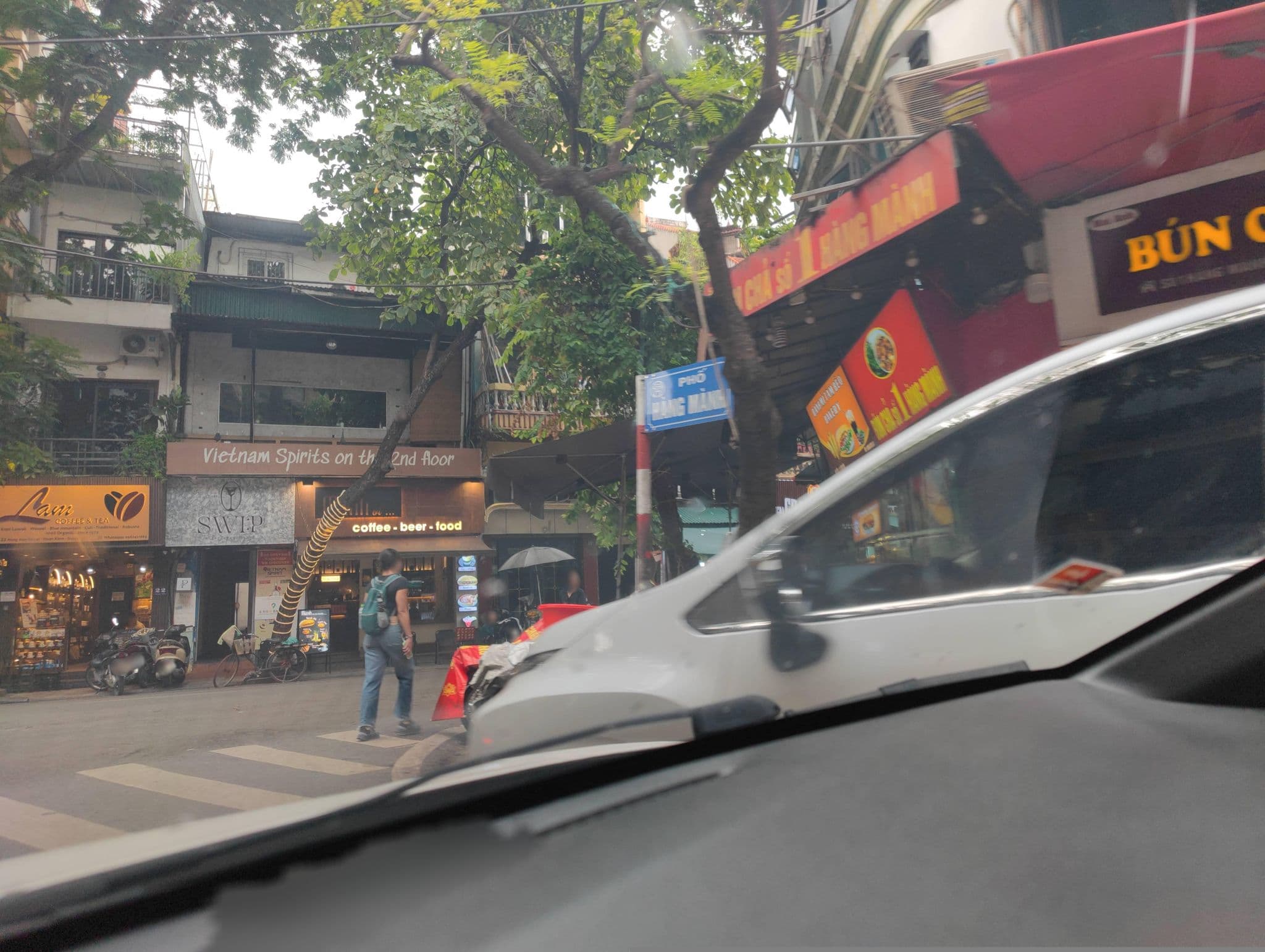 Street view near Hanoi Plaza Hotel, Hoàn Kiếm — © hn_right_2 (CC BY-SA · Mapillary)