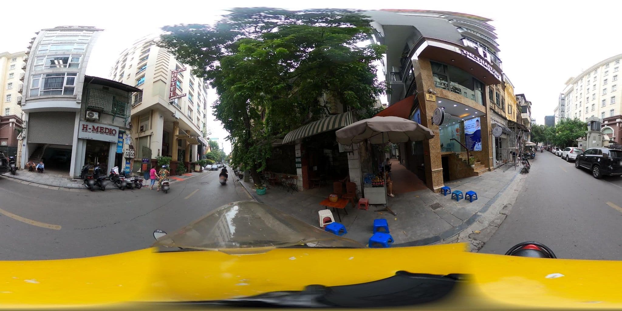 Street view near Rosaliza Hotel, Cửa Nam — © bemaps_hn_kien (CC BY-SA · Mapillary)