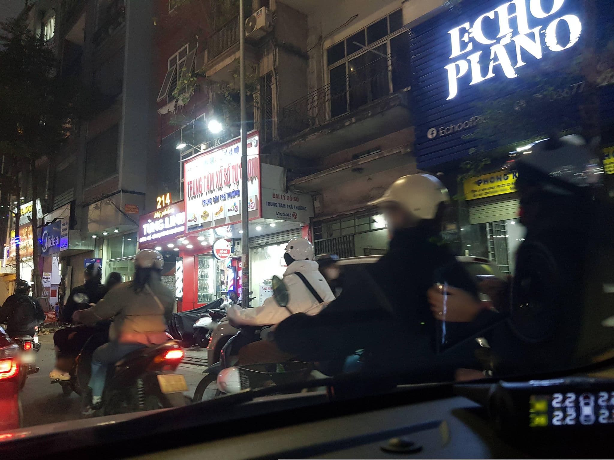 Street view near Van Mieu 2 Hotel, Hanoi — © hn_right_1 (CC BY-SA · Mapillary)