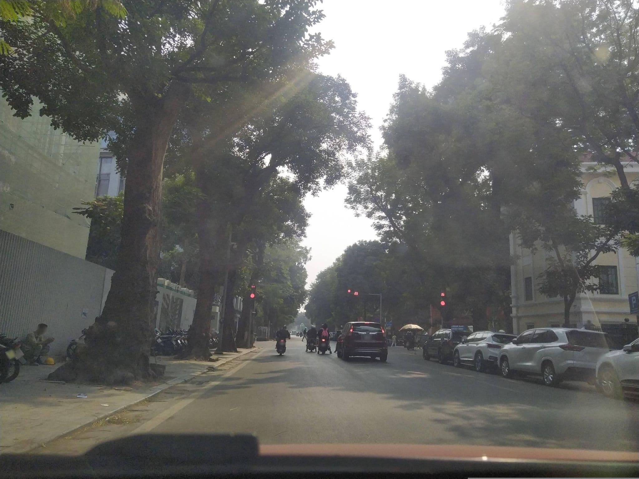 Street view near Binh Minh Hotel, Hoàn Kiếm — © hn_front_1 (CC BY-SA · Mapillary)