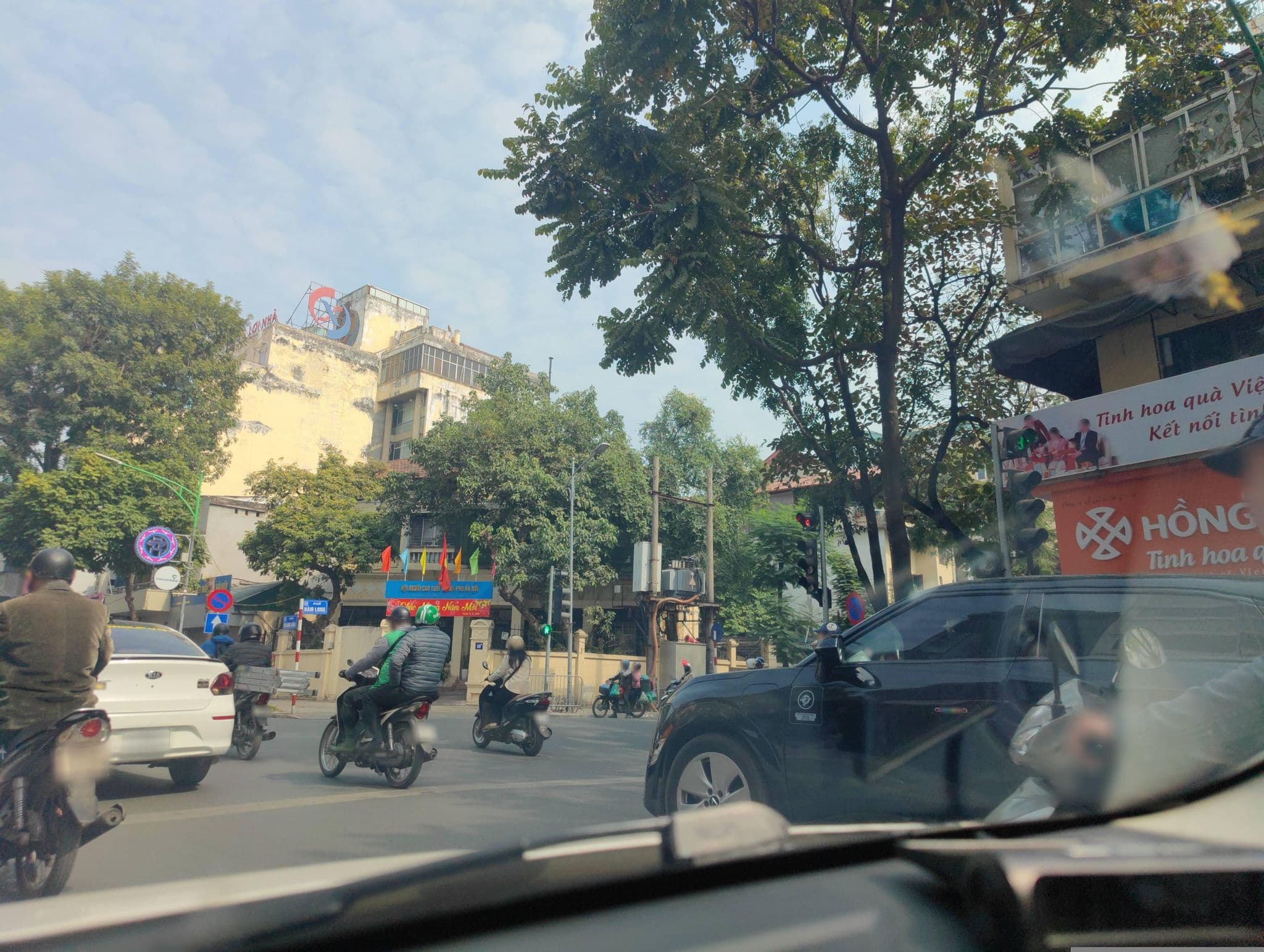 Street view near Camellia Hotel, Cửa Nam — © hn_right_1 (CC BY-SA · Mapillary)
