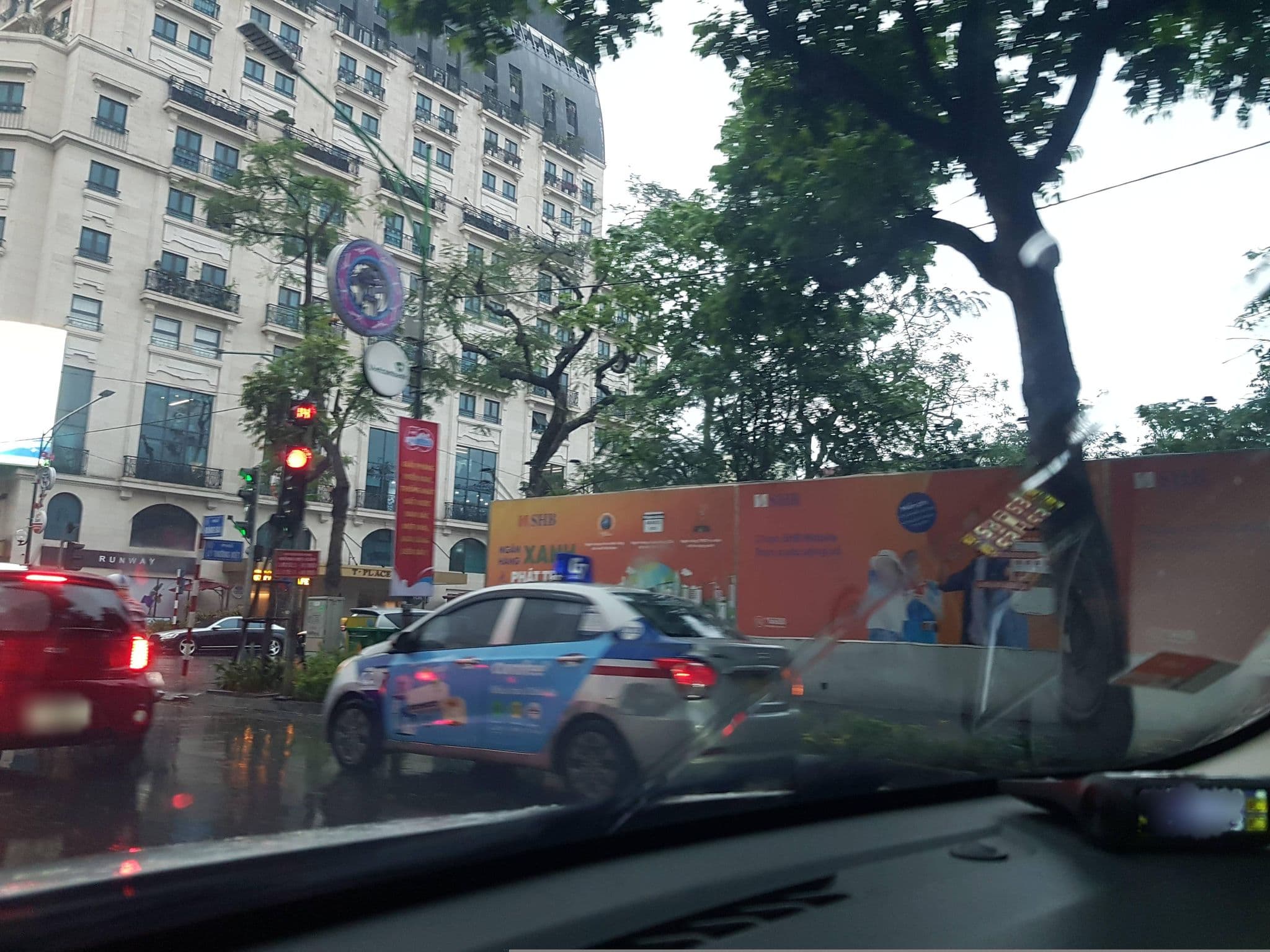 Street view near Lan Vien Hotel, Cửa Nam — © hn_right_1 (CC BY-SA · Mapillary)