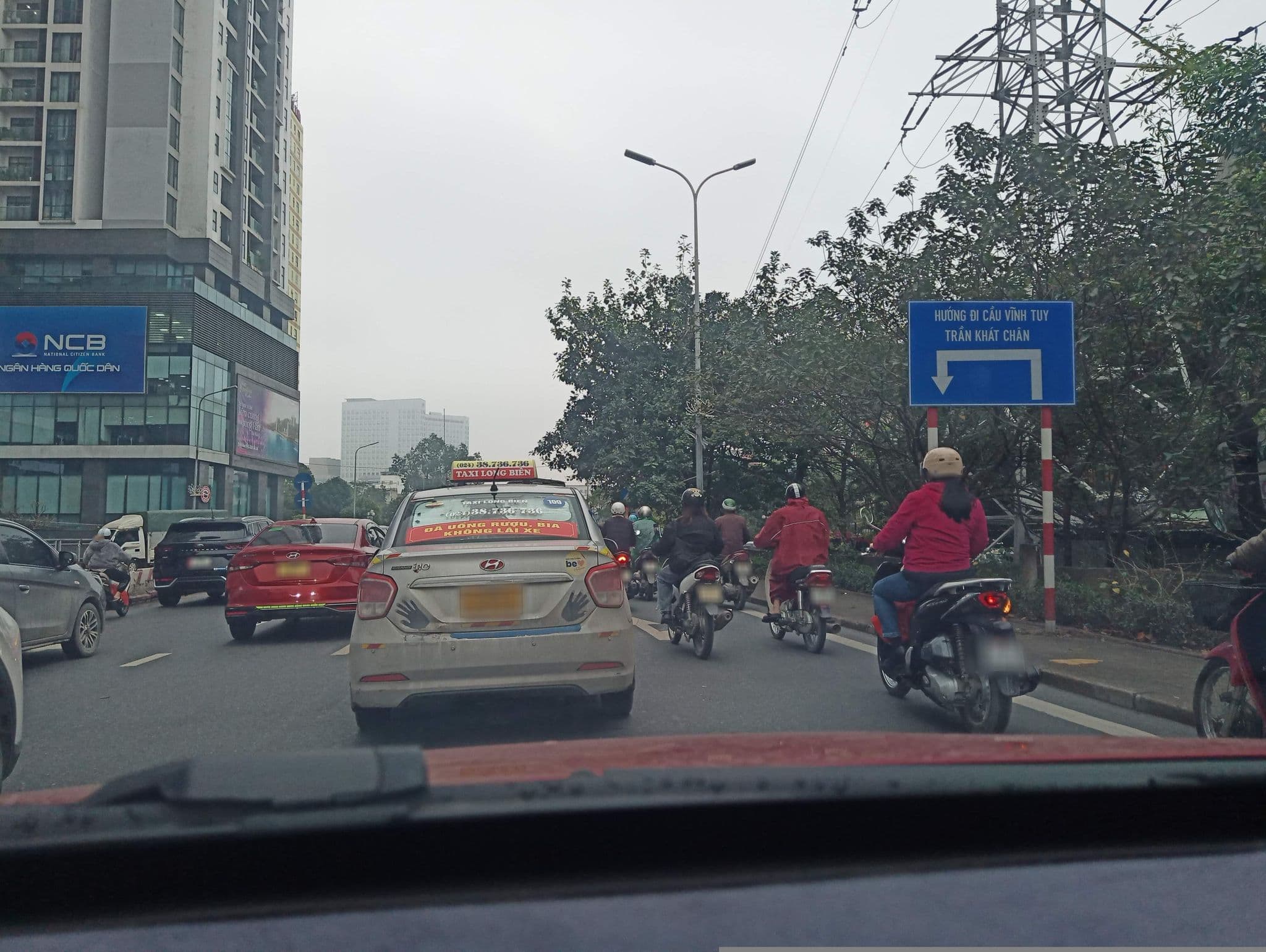 Street view near Van Anh Hotel, Nguyễn Du — © hn_front_1 (CC BY-SA · Mapillary)