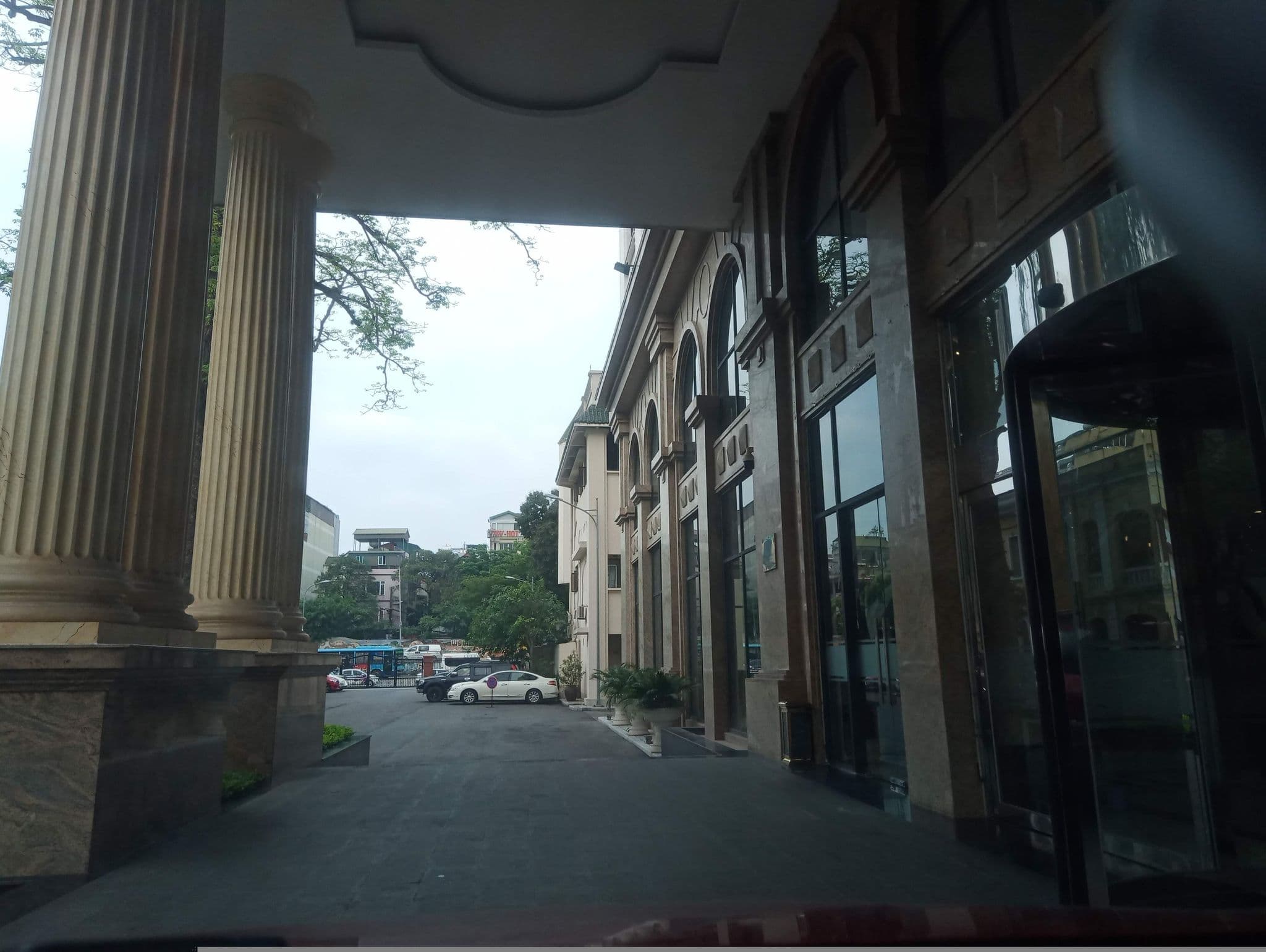Street view near 33 Pham Ngu Lao Swimming Pool, Cửa Nam — © hn_front_1 (CC BY-SA · Mapillary)