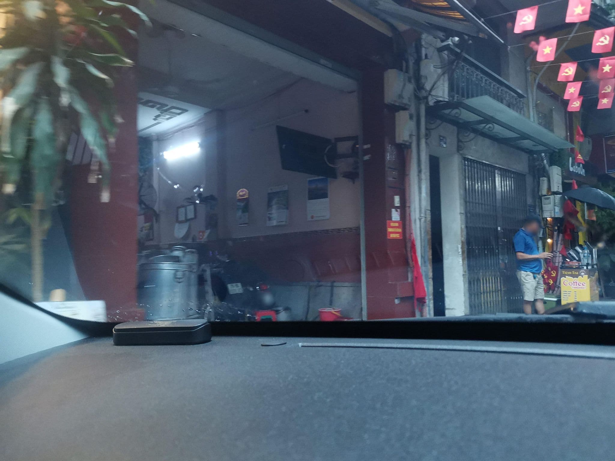 Street view near Bluebell Hotel, Hoàn Kiếm — © hn_left_2 (CC BY-SA · Mapillary)