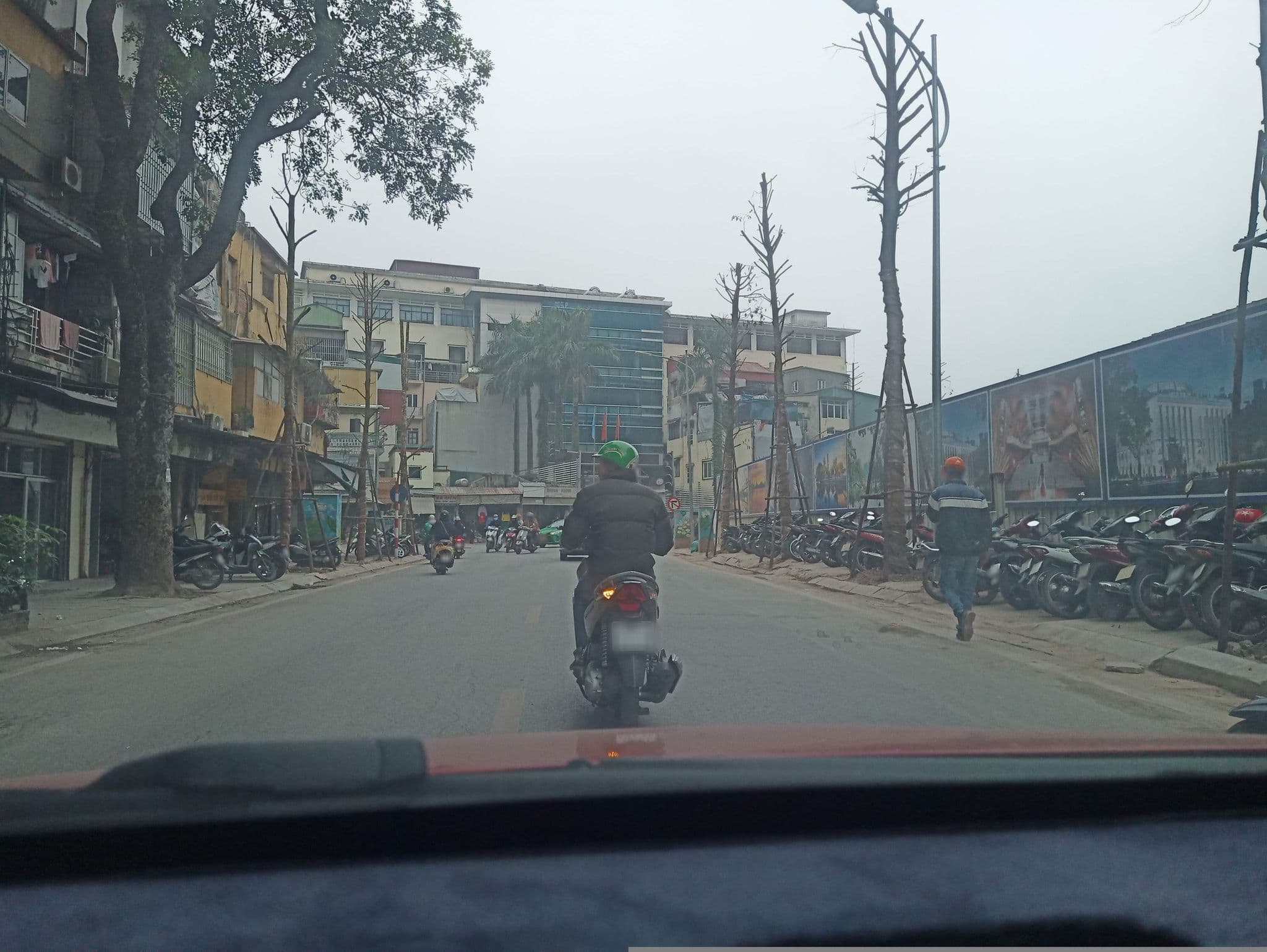 Street view near Hoi Truong Thong Nhat, Hanoi — © hn_front_1 (CC BY-SA · Mapillary)