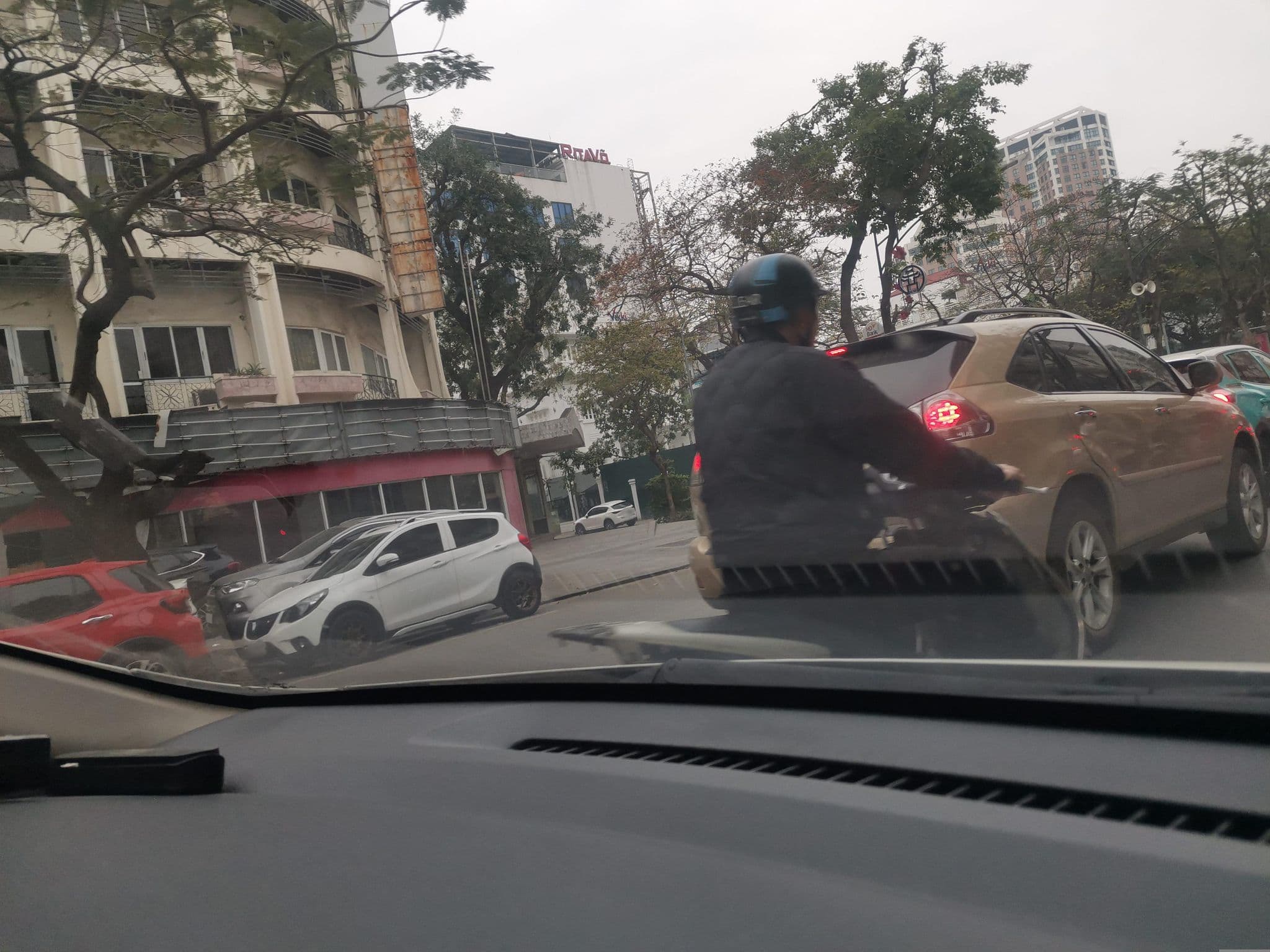 Street view near Railway Hotel, Hanoi — © hn_left_2 (CC BY-SA · Mapillary)