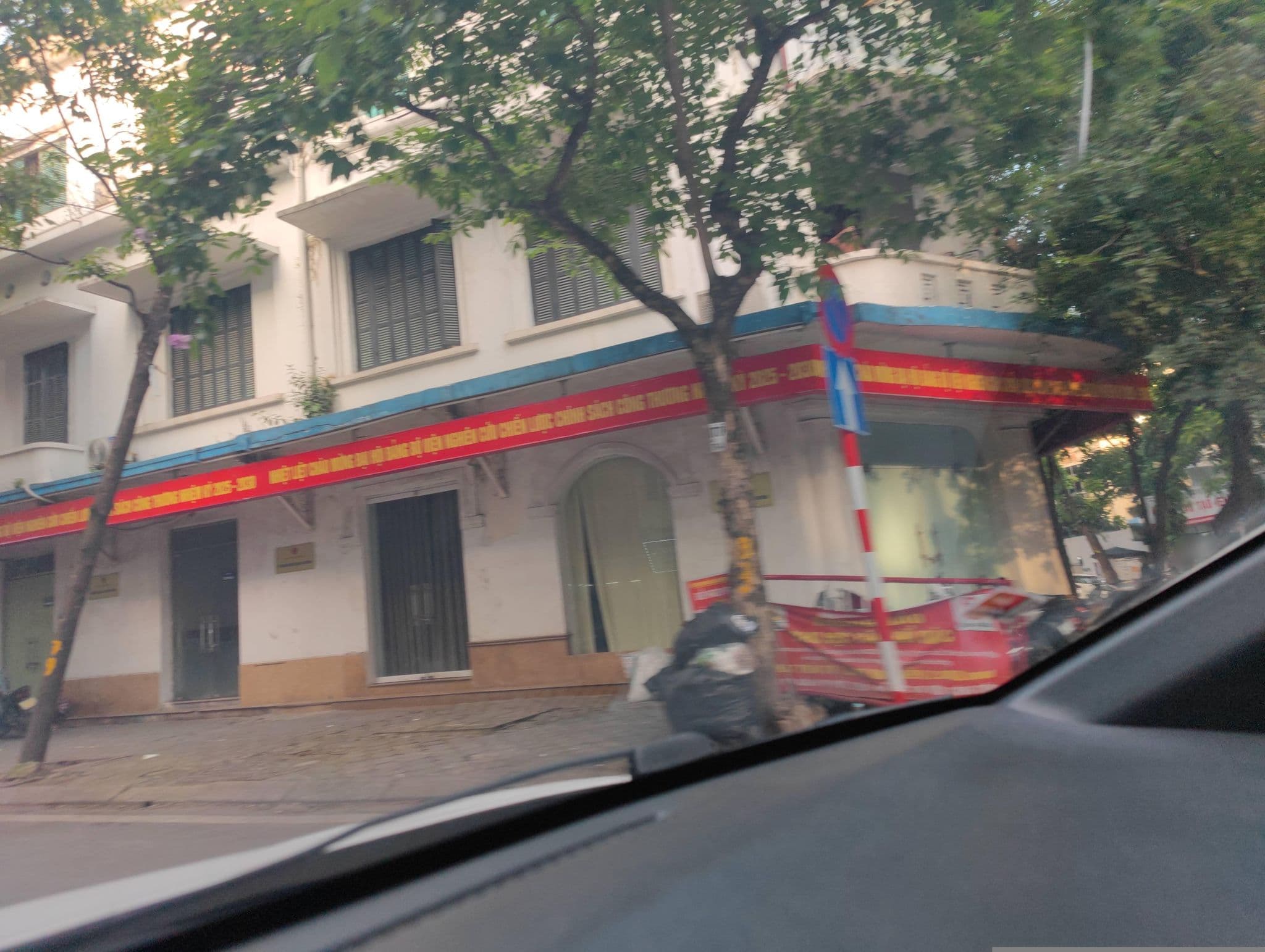 Street view near Hoang Ngoc Hotel, Hanoi — © hn_right_2 (CC BY-SA · Mapillary)