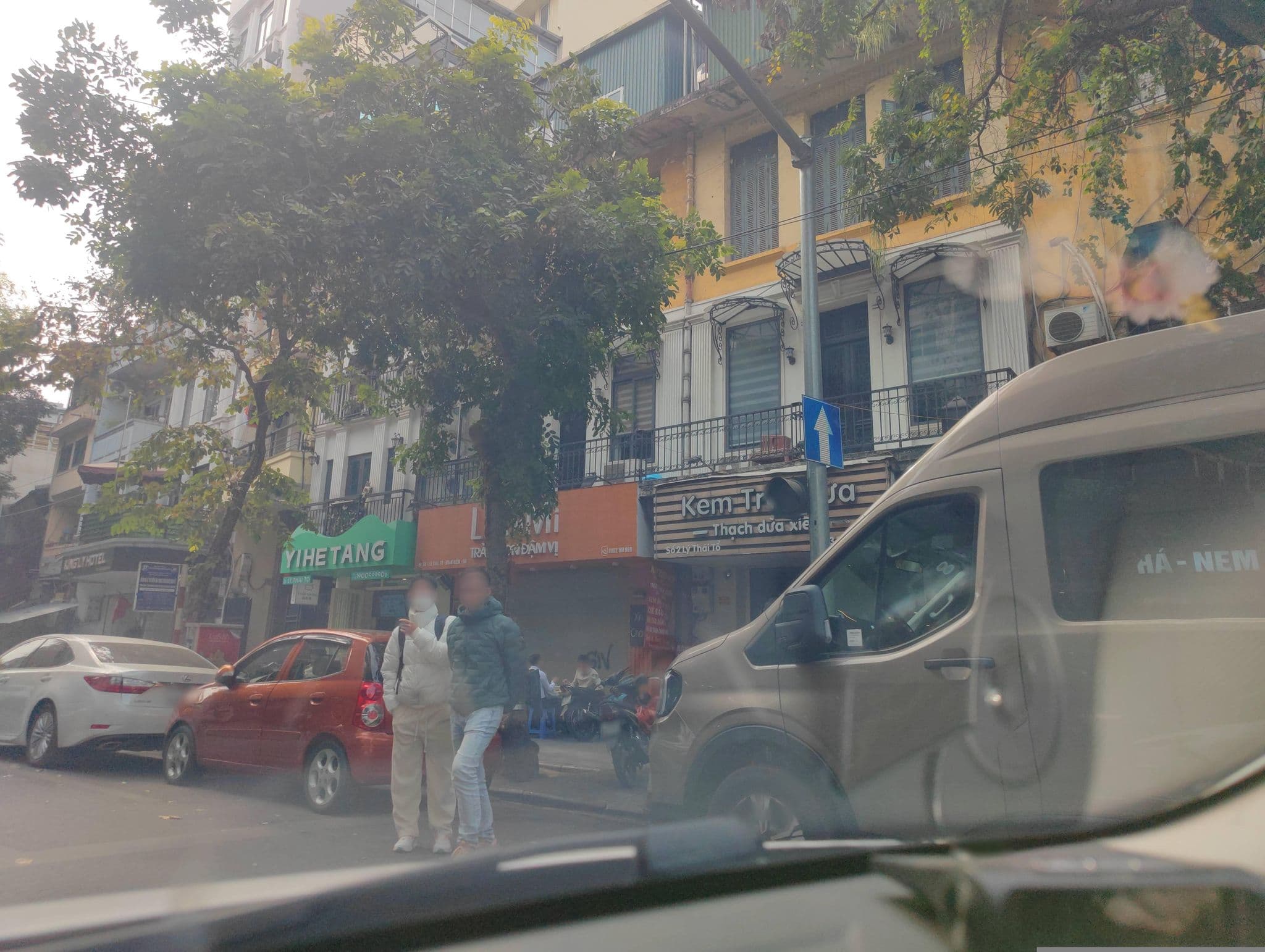 Street view near Eliana Signature Hotel Hanoi, Hoàn Kiếm — © hn_right_1 (CC BY-SA · Mapillary)