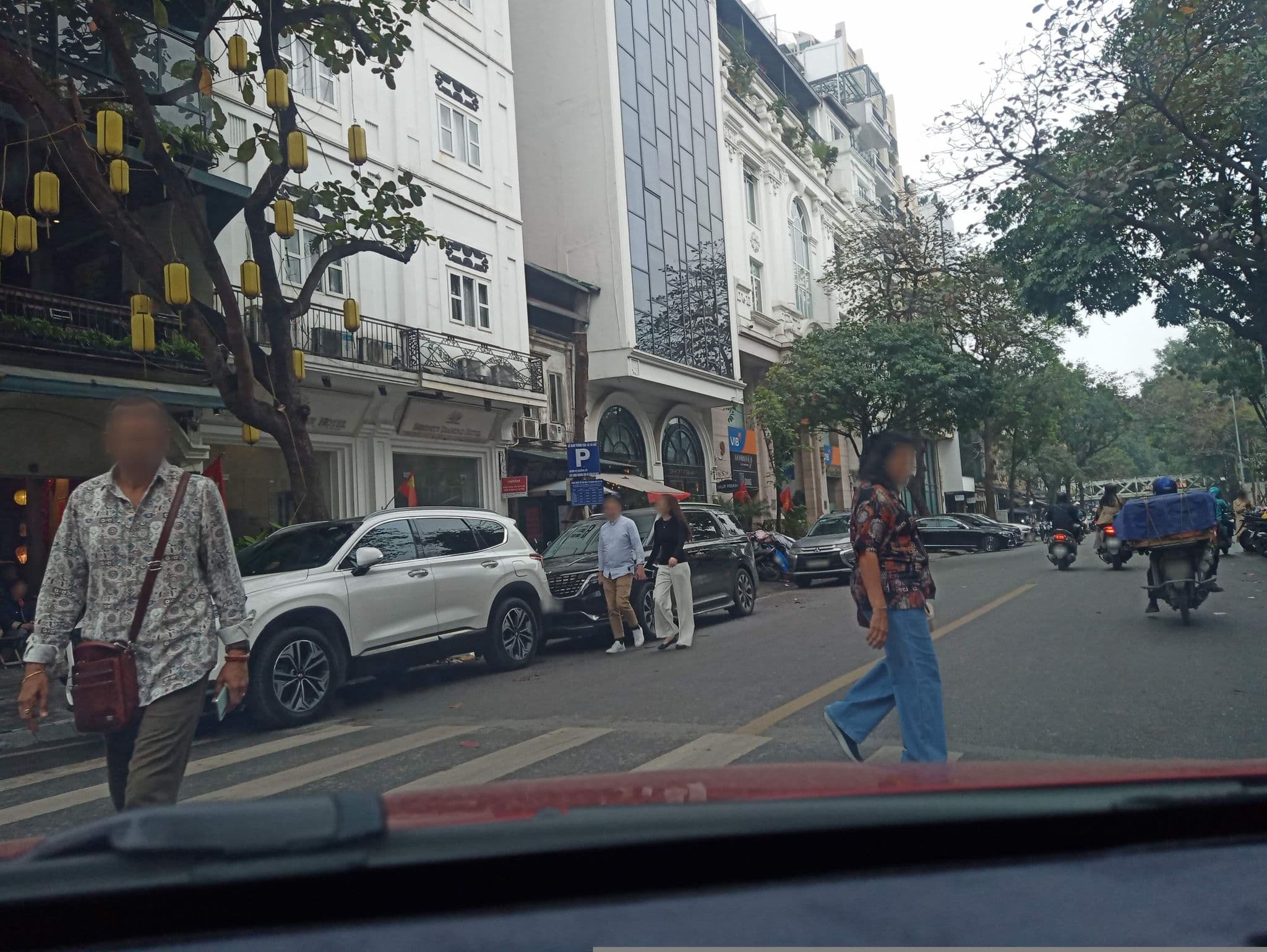 Street view near Hanoi Delano Hotel, Hoàn Kiếm — © hn_front_1 (CC BY-SA · Mapillary)