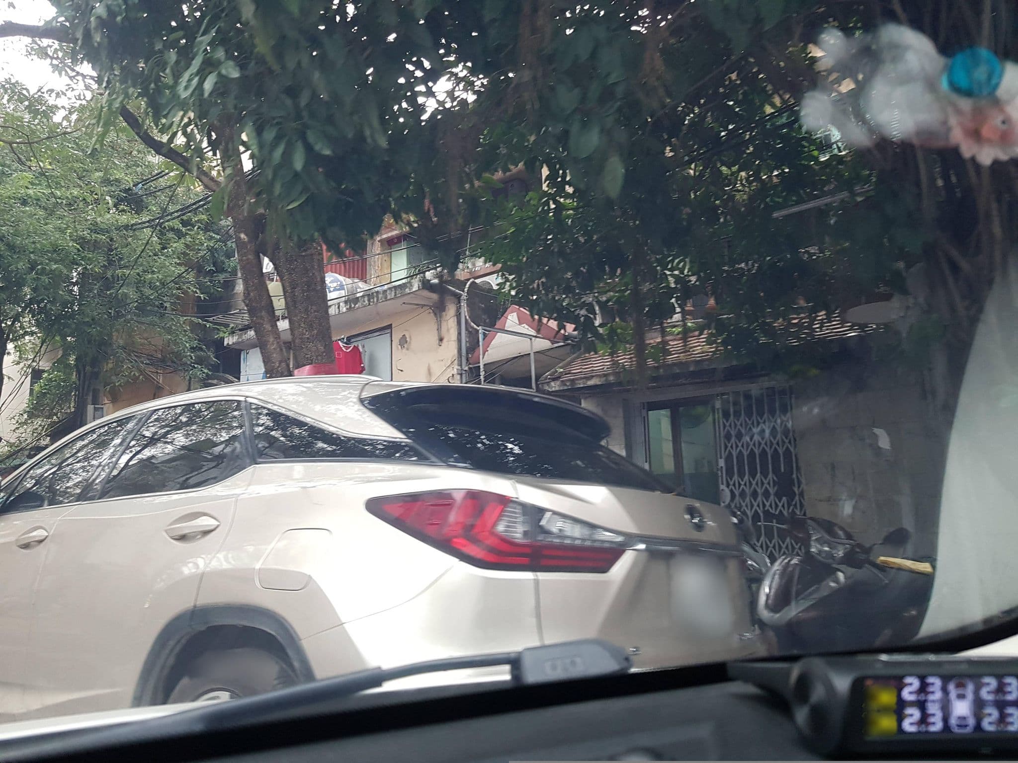 Street view near Mỹ Lan Hotel, Hai Bà Trưng — © hn_right_1 (CC BY-SA · Mapillary)