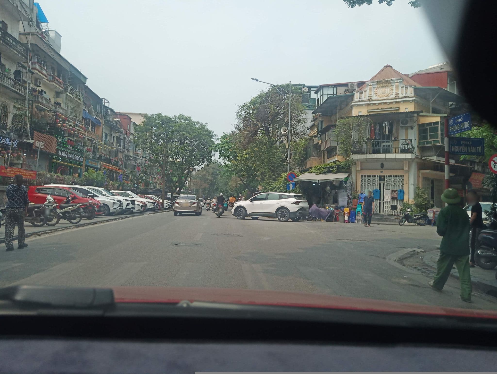 Street view near The Landmark Hotel, Hoàn Kiếm — © hn_front_1 (CC BY-SA · Mapillary)