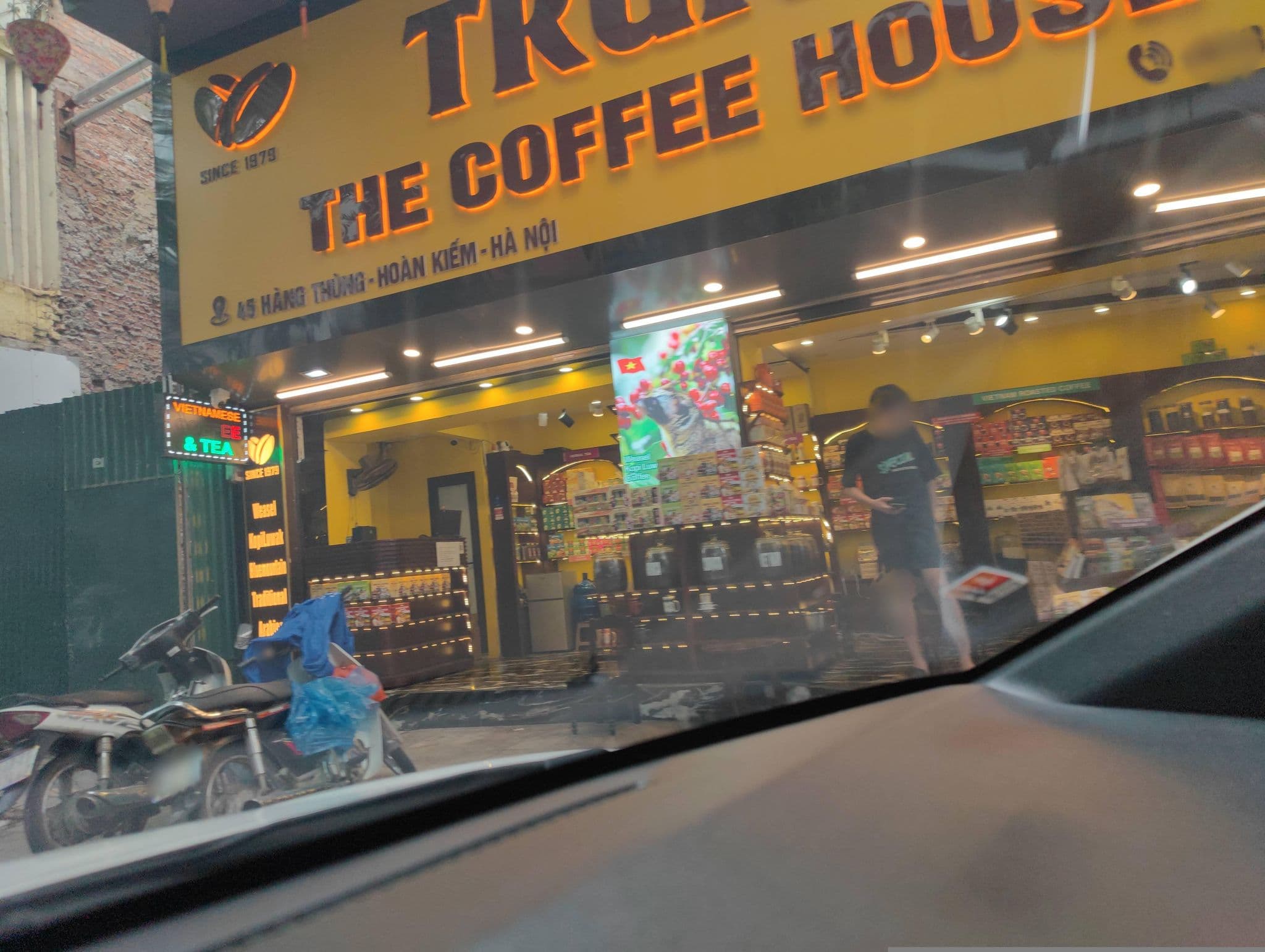 Street view near Amorita Boutique Hotel, Hoàn Kiếm — © hn_right_2 (CC BY-SA · Mapillary)