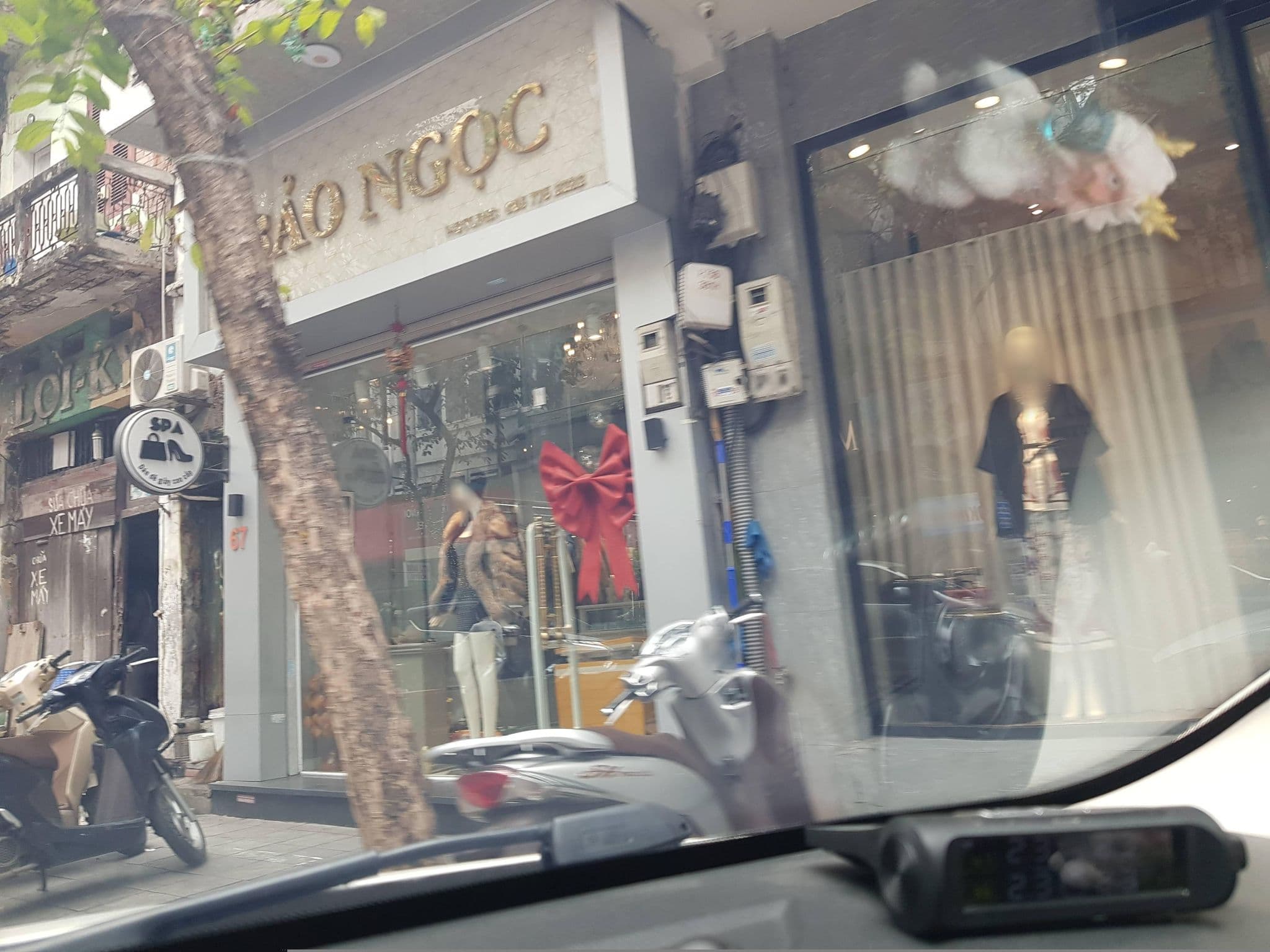 Street view near Hanoi Deluxe Hotel, Hoàn Kiếm — © hn_right_1 (CC BY-SA · Mapillary)