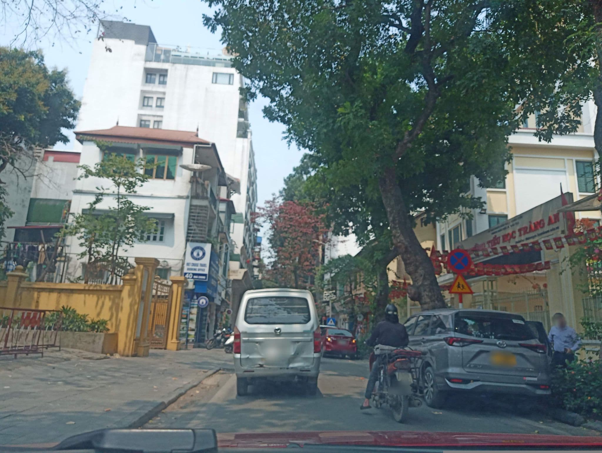 Street view near Hanoi Light Hostel, Hoàn Kiếm — © hn_front_1 (CC BY-SA · Mapillary)