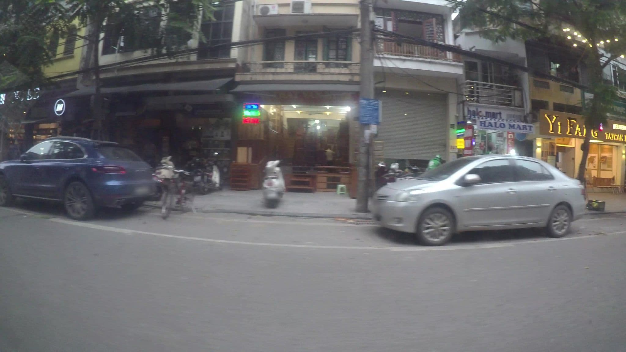 Street view near Hanoi Elpis Central Hotel, Hoàn Kiếm — © kaart_1 (CC BY-SA · Mapillary)