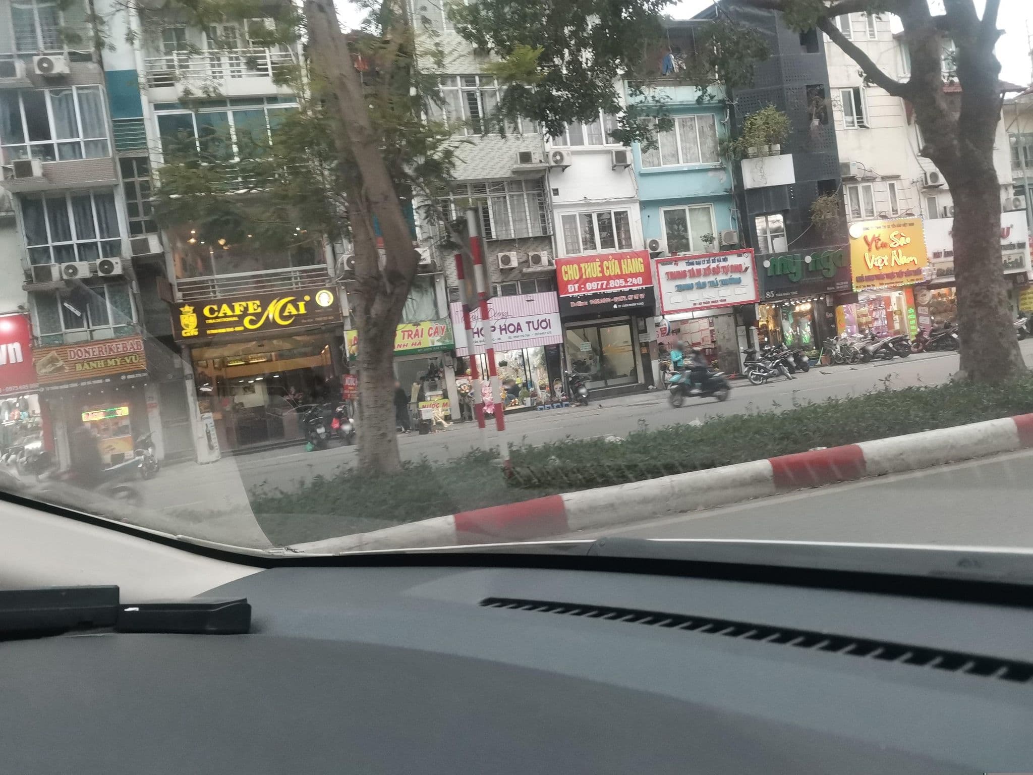 Street view near Hotel Nikko Hanoi, Hai Bà Trưng — © hn_left_2 (CC BY-SA · Mapillary)