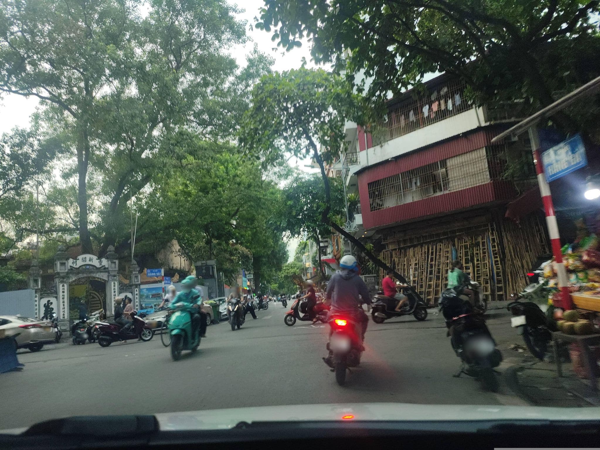 Street view near Hanoi L'Heritage Hotel, Hoàn Kiếm — © hn_right_1 (CC BY-SA · Mapillary)