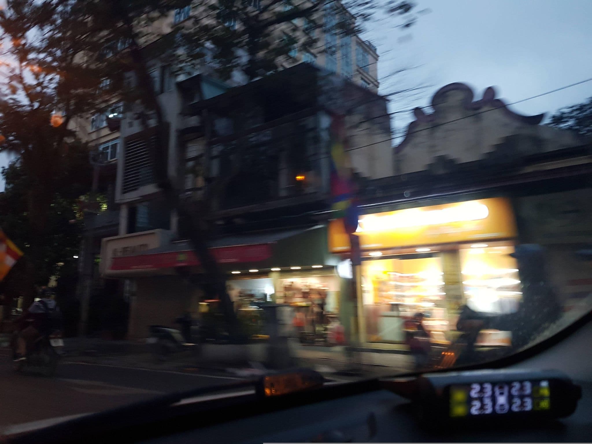 Street view near Cosiana Hotel, Hanoi — © hn_right_1 (CC BY-SA · Mapillary)