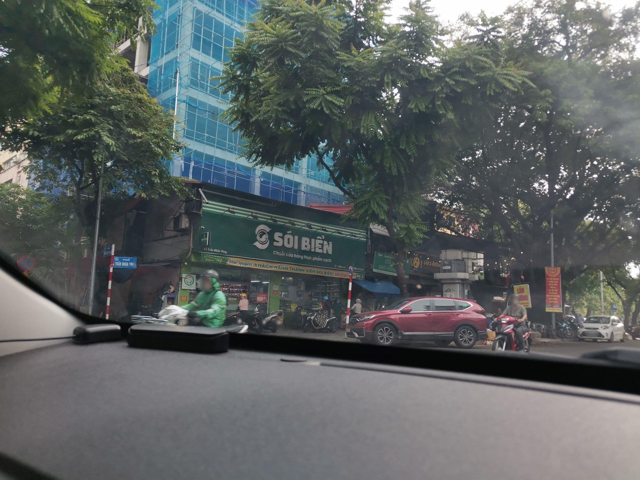 Street view near Green Park Hotel, Nguyễn Du — © hn_left_2 (CC BY-SA · Mapillary)