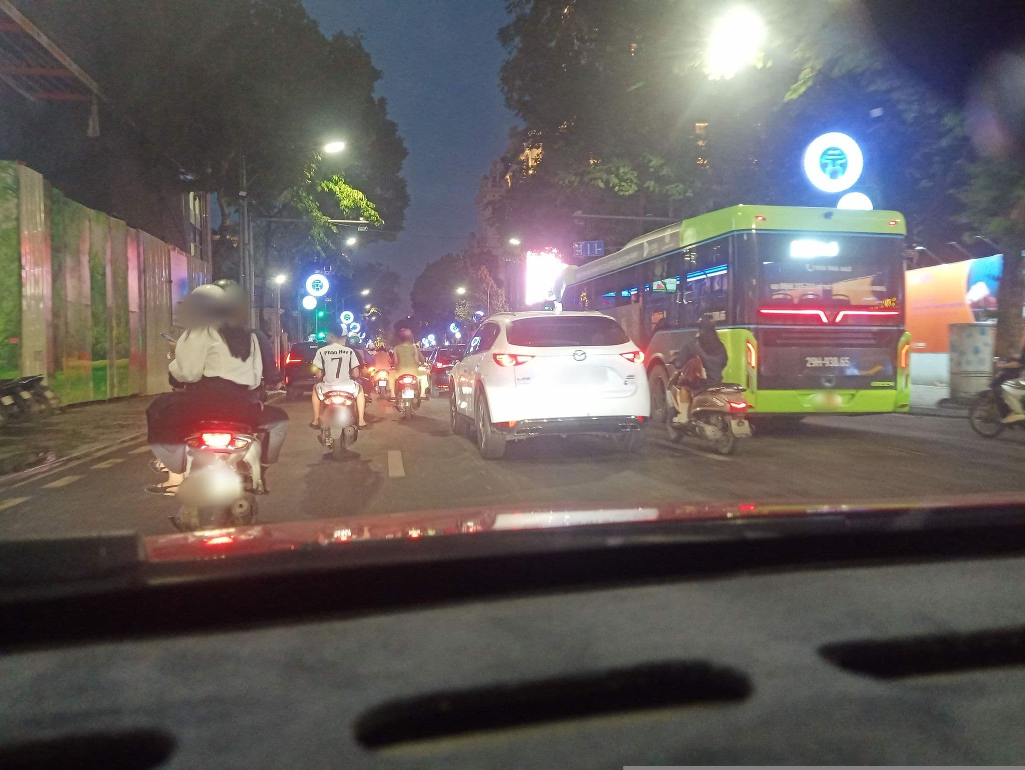 Street view near Meliã Hanoi Swimming Pool, Cửa Nam — © hn_front_1 (CC BY-SA · Mapillary)