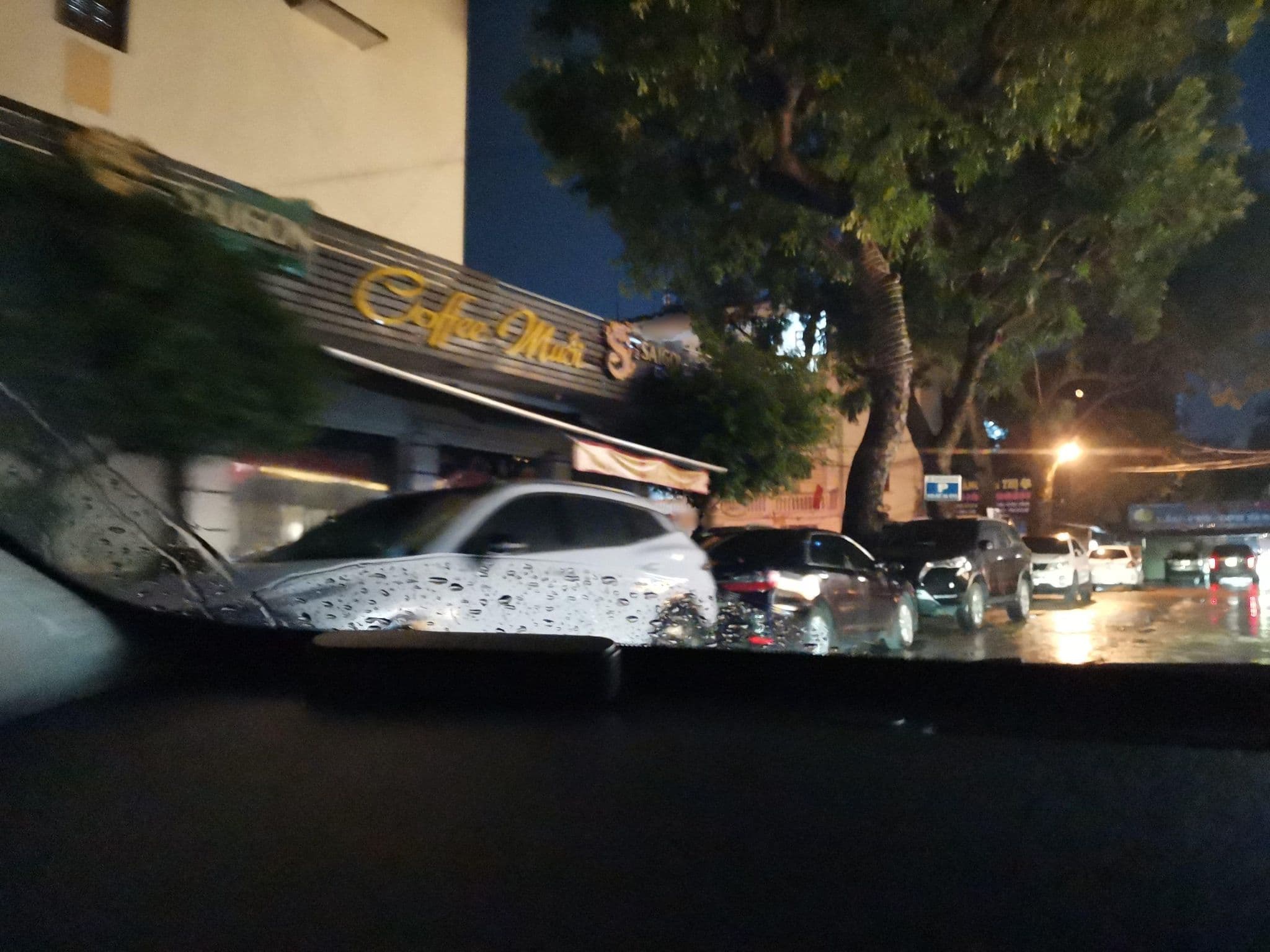 Street view near Kim Liên Hotel, Trung Phụng — © hn_left_2 (CC BY-SA · Mapillary)