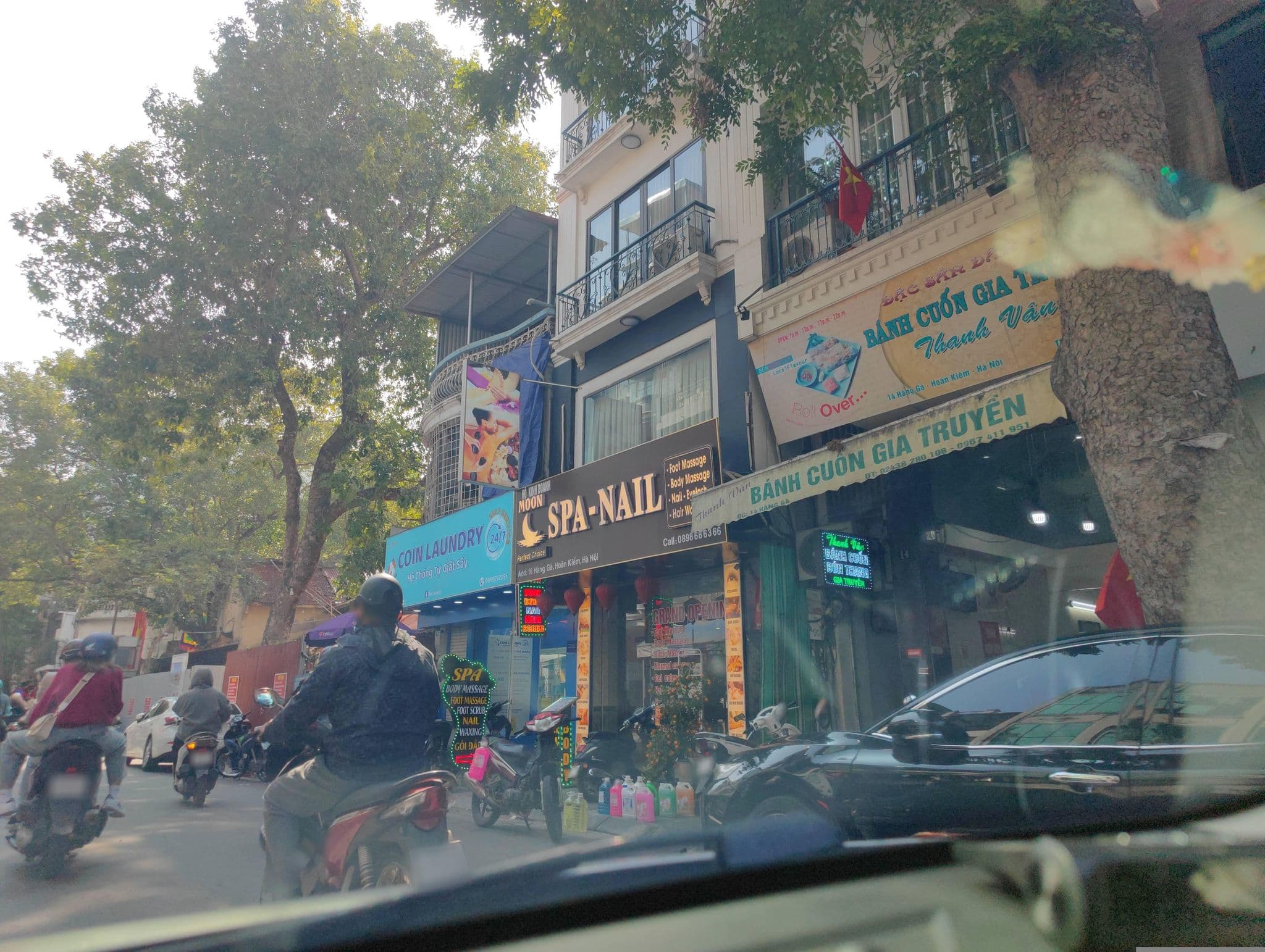 Street view near Hanoi Nonprofit Hostel, Hoàn Kiếm — © hn_right_1 (CC BY-SA · Mapillary)