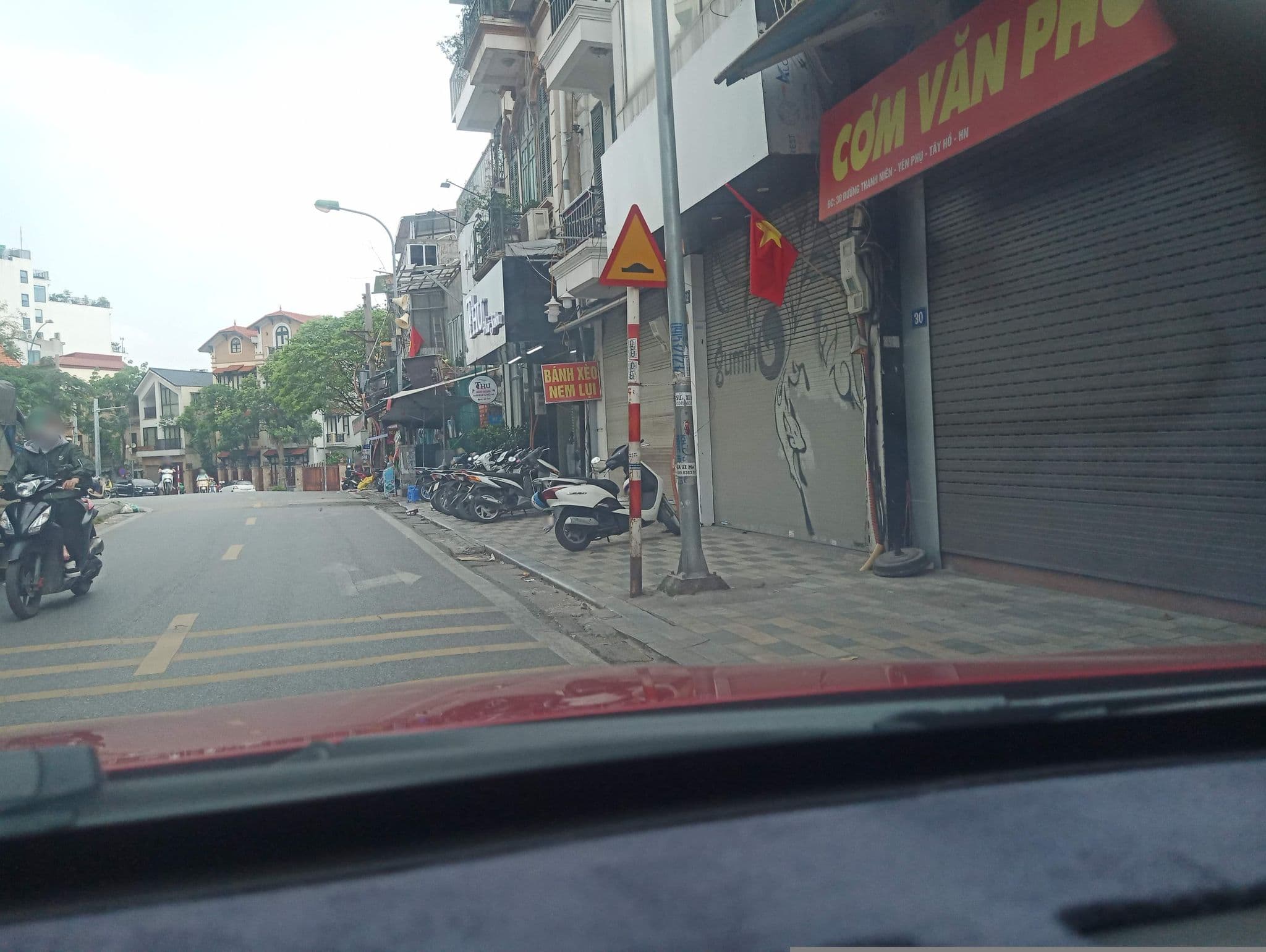 Street view near Nesta Hotel West Lake, Yên Phụ — © hn_front_1 (CC BY-SA · Mapillary)