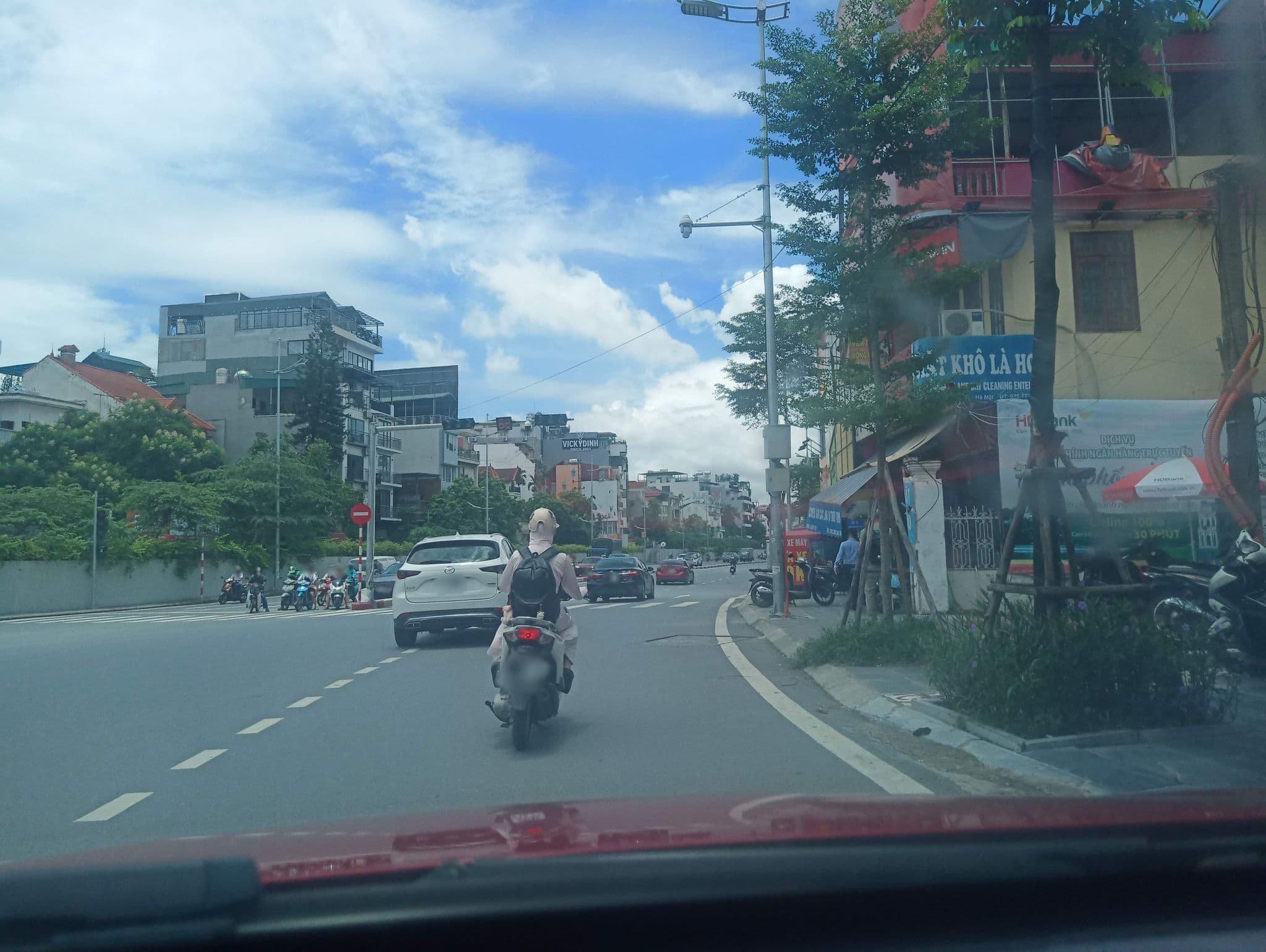 Street view near シェラトン ハノイ, Tây Hồ — © hn_front_1 (CC BY-SA · Mapillary)