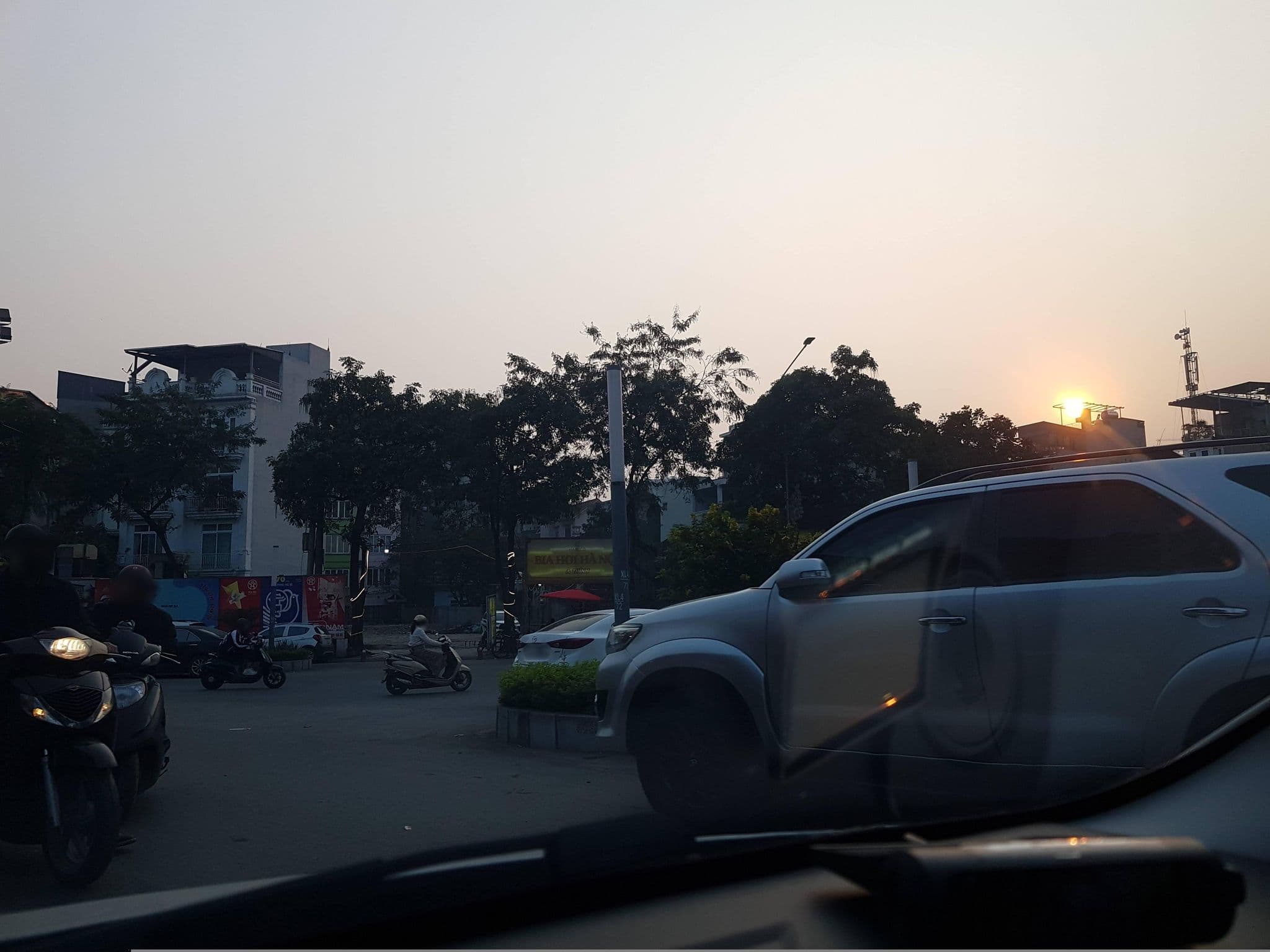 Street view near Sunset Westlake Hanoi Hotels, Tây Hồ — © hn_right_1 (CC BY-SA · Mapillary)