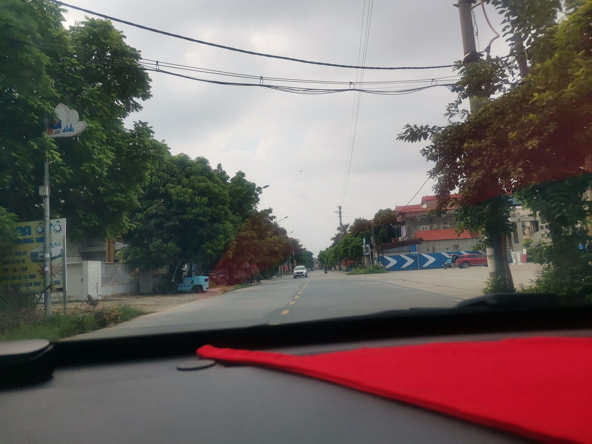 Street view near Love Hotel, Phúc Yên — © hn_left_2 (CC BY-SA · Mapillary)