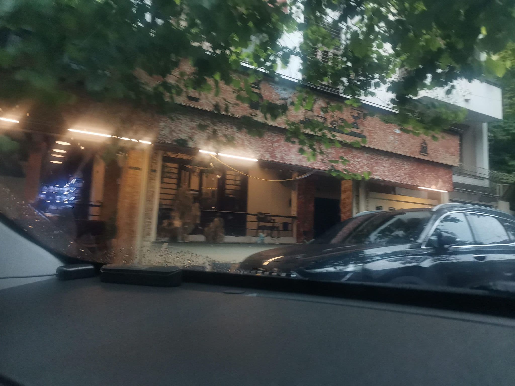 Street view near Lotus Inn Apartment, Ba Dinh — © hn_left_2 (CC BY-SA · Mapillary)