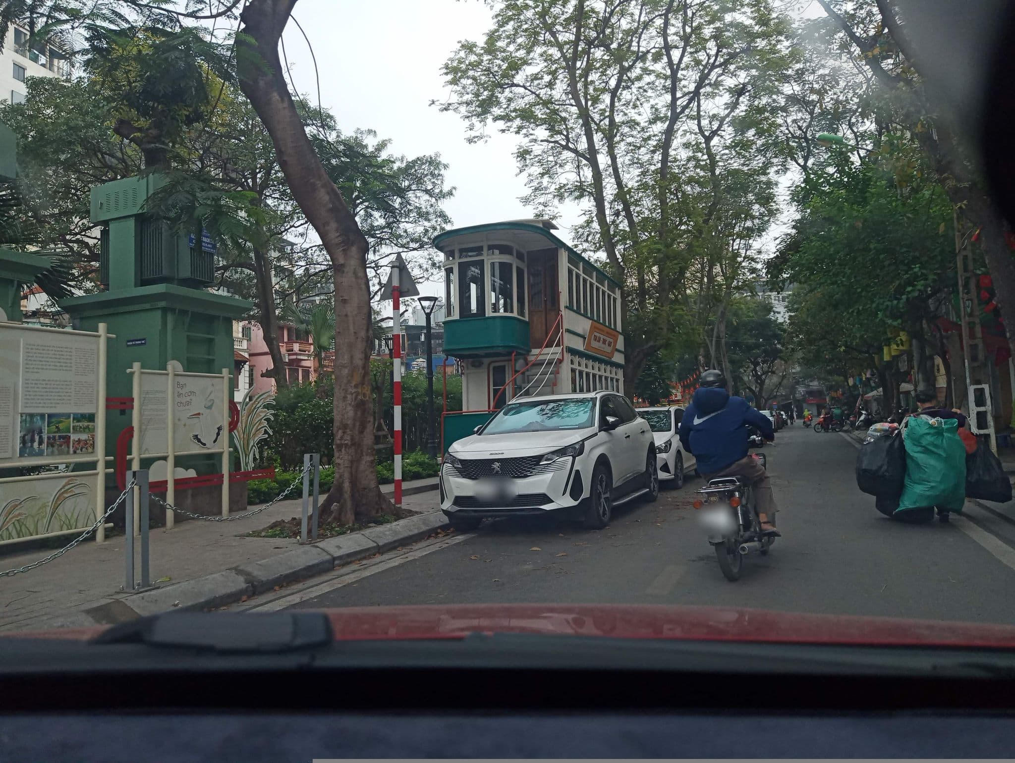 Street view near Anh Hotel, Yên Phụ — © hn_front_1 (CC BY-SA · Mapillary)