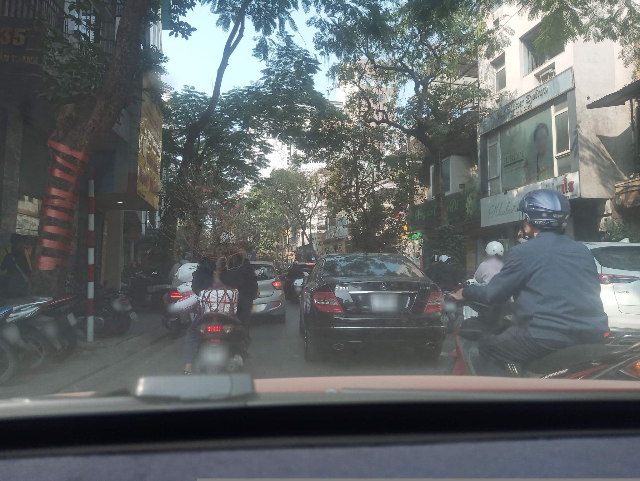 Street view near Zen Hotel, Yên Phụ — © hn_front_1 (CC BY-SA · Mapillary)