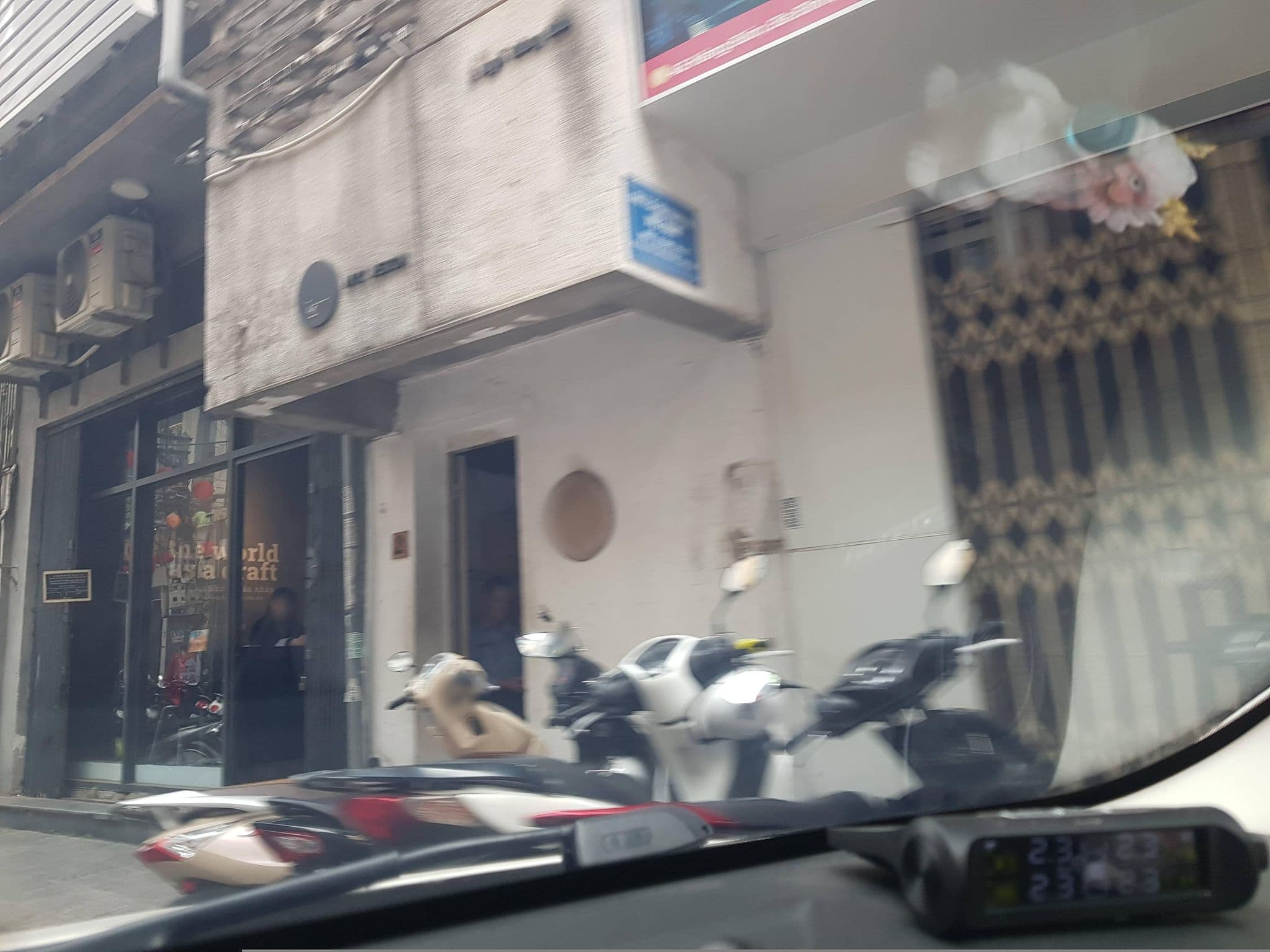 Street view near Adamas Hotel, Yên Phụ — © hn_right_1 (CC BY-SA · Mapillary)