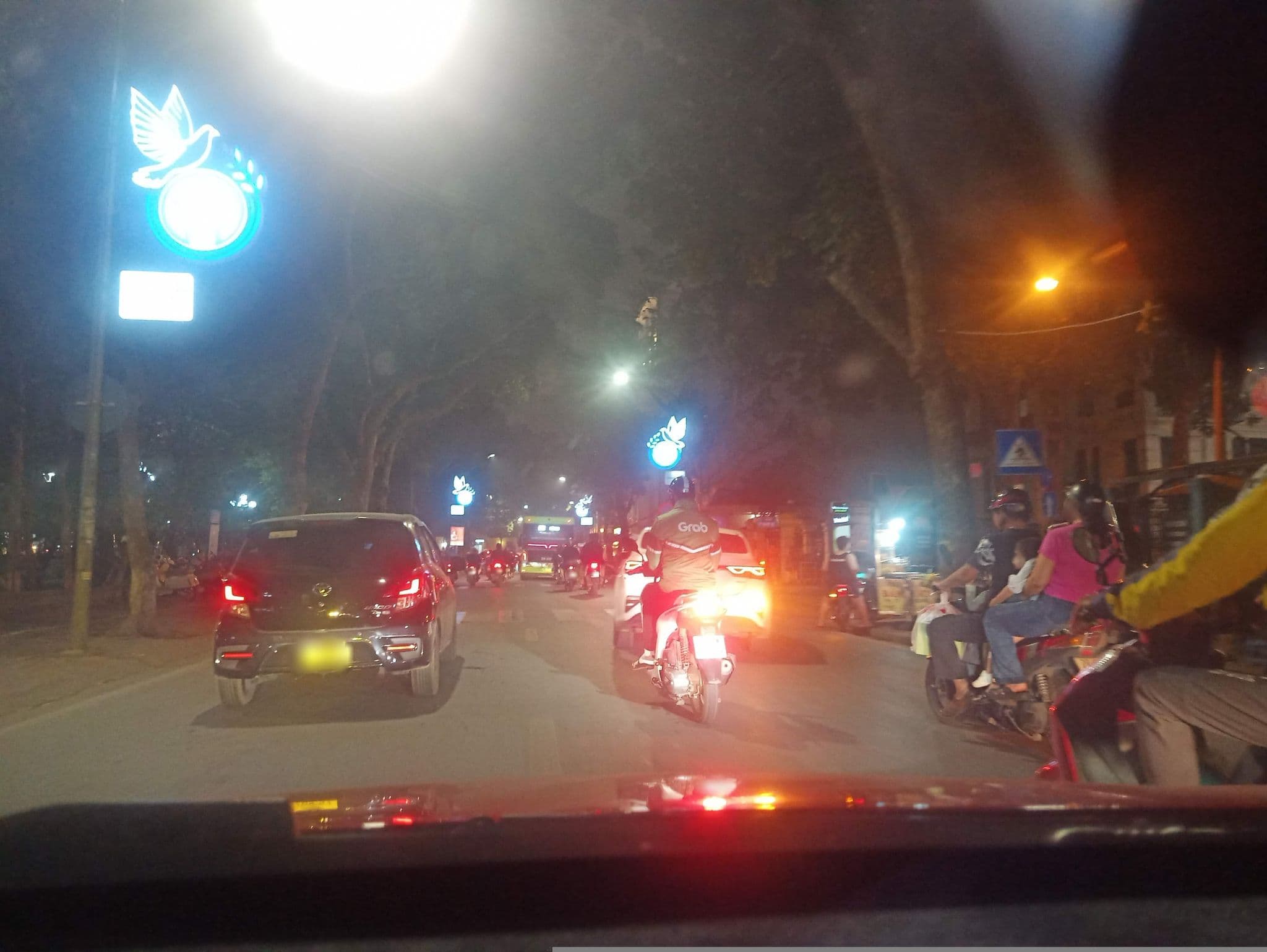 Street view near Dragon Pearl Hotel Hanoi Vietnam, Hoàn Kiếm — © hn_front_1 (CC BY-SA · Mapillary)