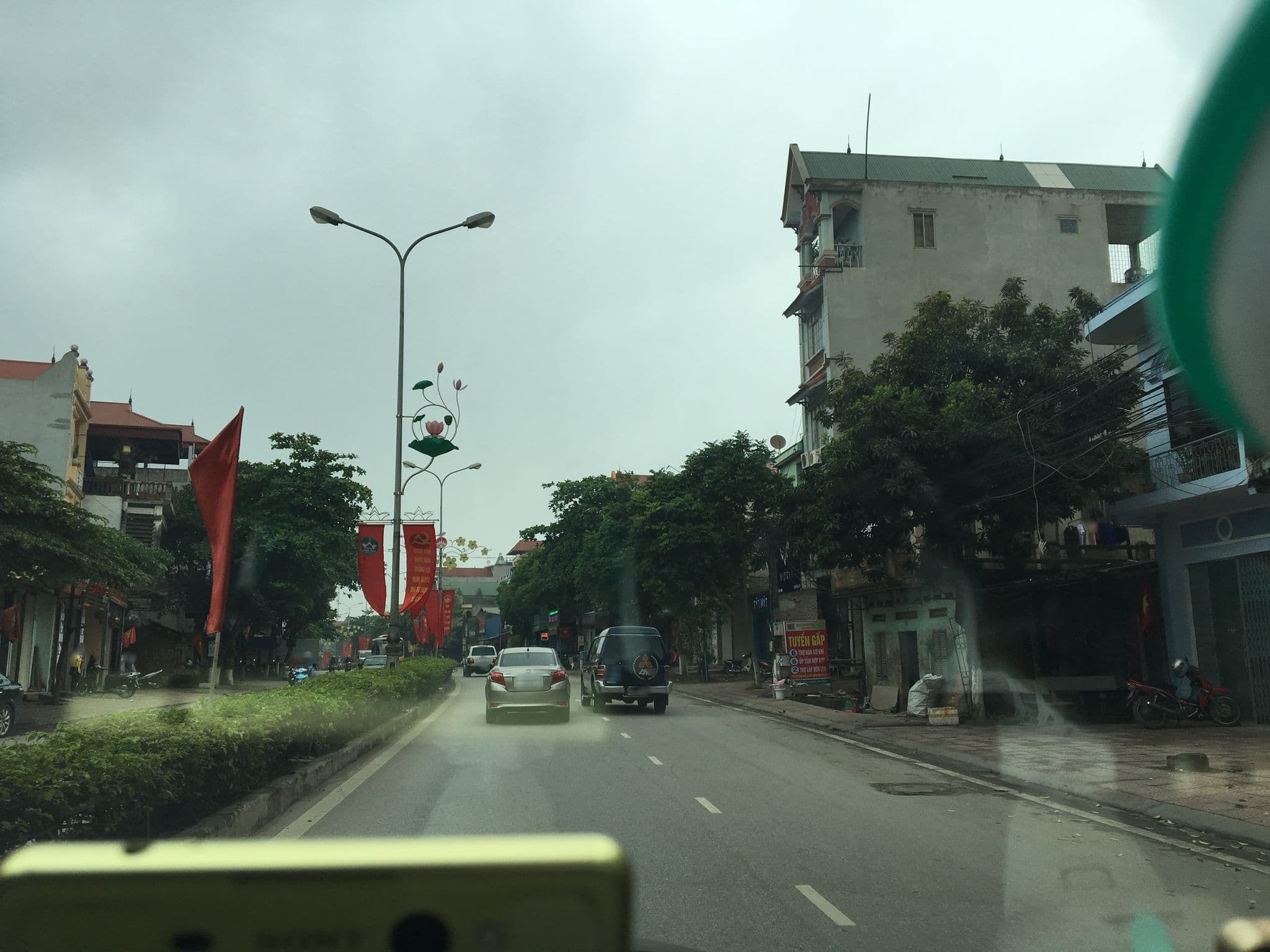 Street view near Khách sạn An Du, Vĩnh Yên — © sarahantos (CC BY-SA · Mapillary)