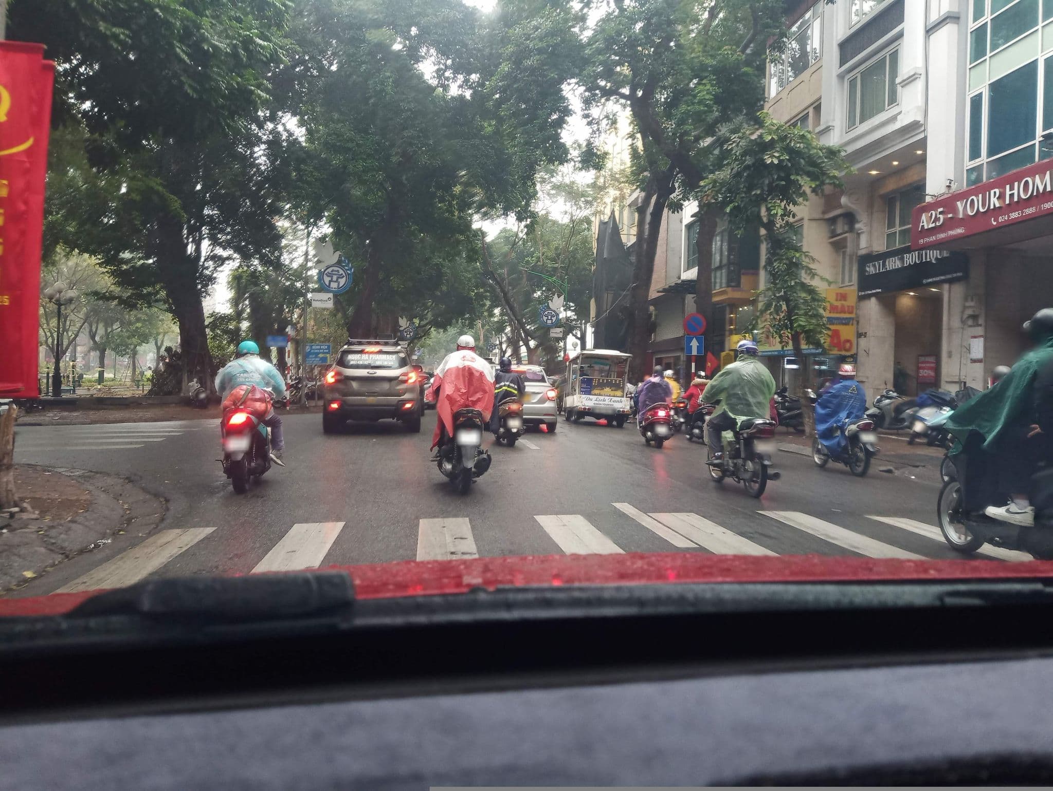 Street view near Skylark Hotel Hanoi, Hoàn Kiếm — © hn_front_1 (CC BY-SA · Mapillary)