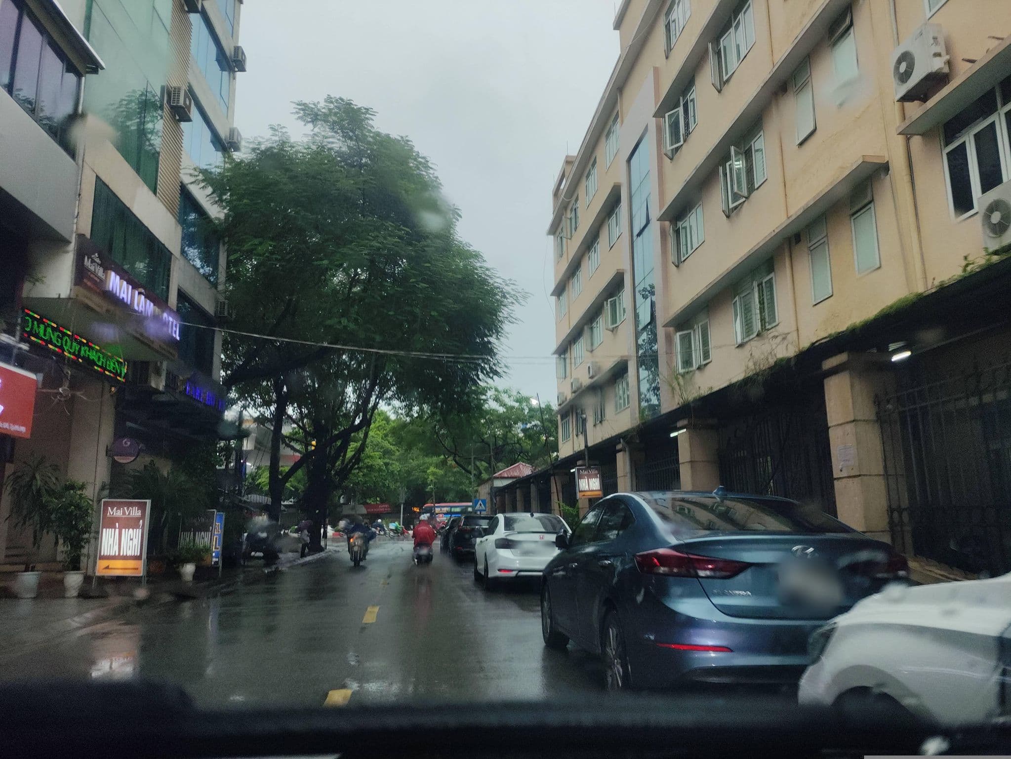 Street view near Blue Pearl Hotel, Nghĩa Đô — © hn_right_1 (CC BY-SA · Mapillary)