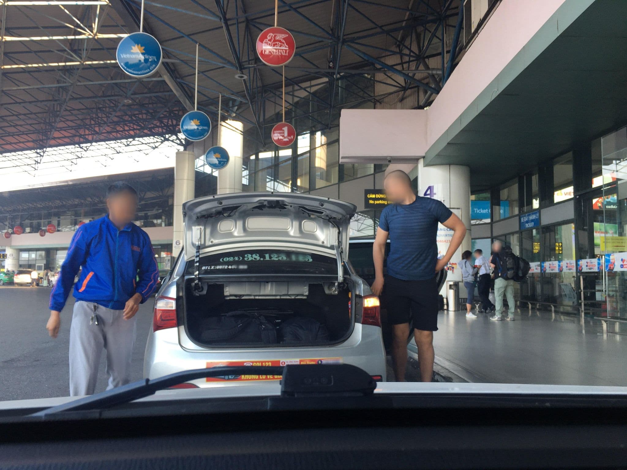 Street view near Vatc Sleep Pods Terminal 1, Quang Minh — © phoenixmap_right (CC BY-SA · Mapillary)