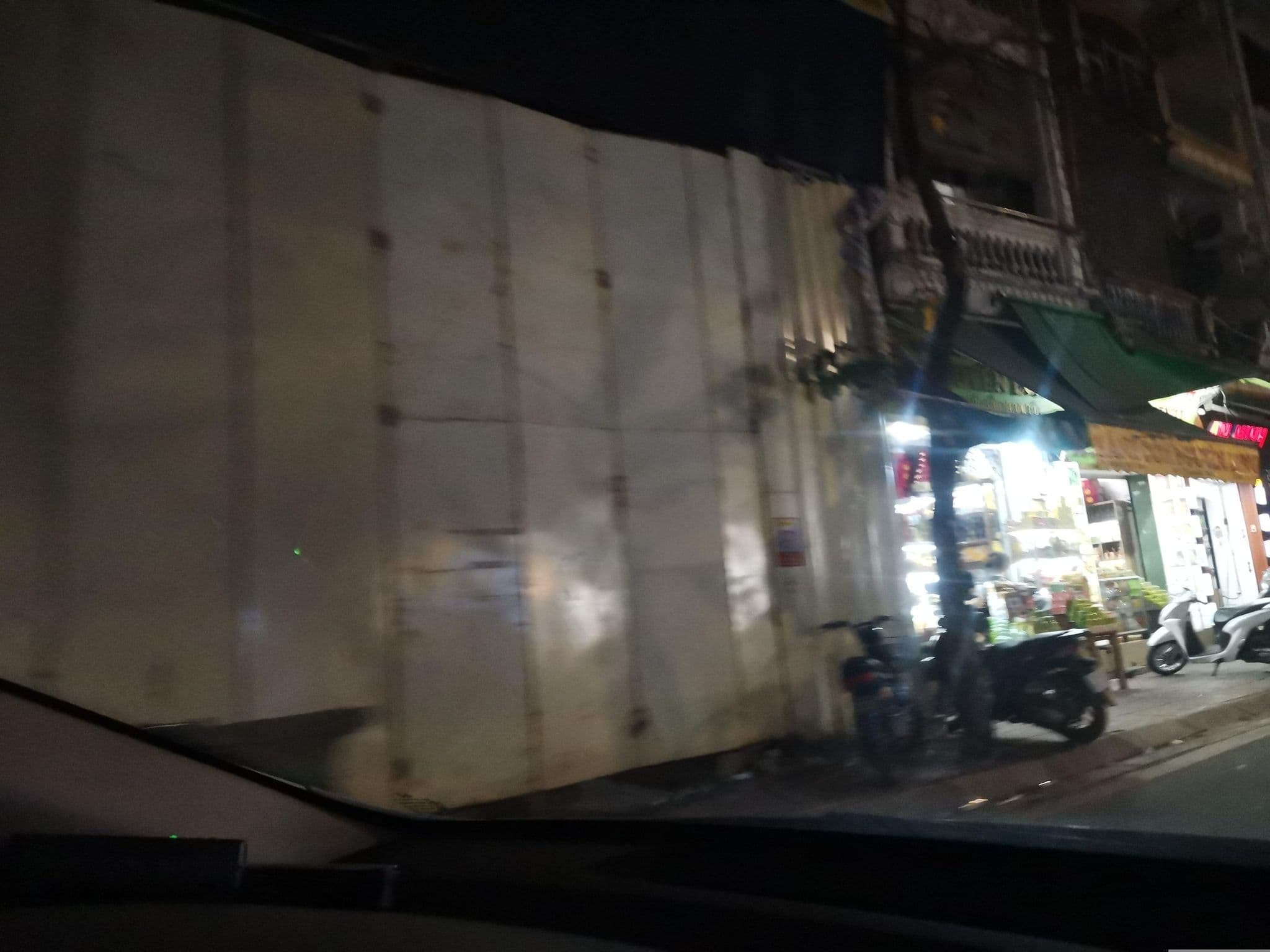 Street view near Viet Hotel, Hoàn Kiếm — © hn_left_2 (CC BY-SA · Mapillary)