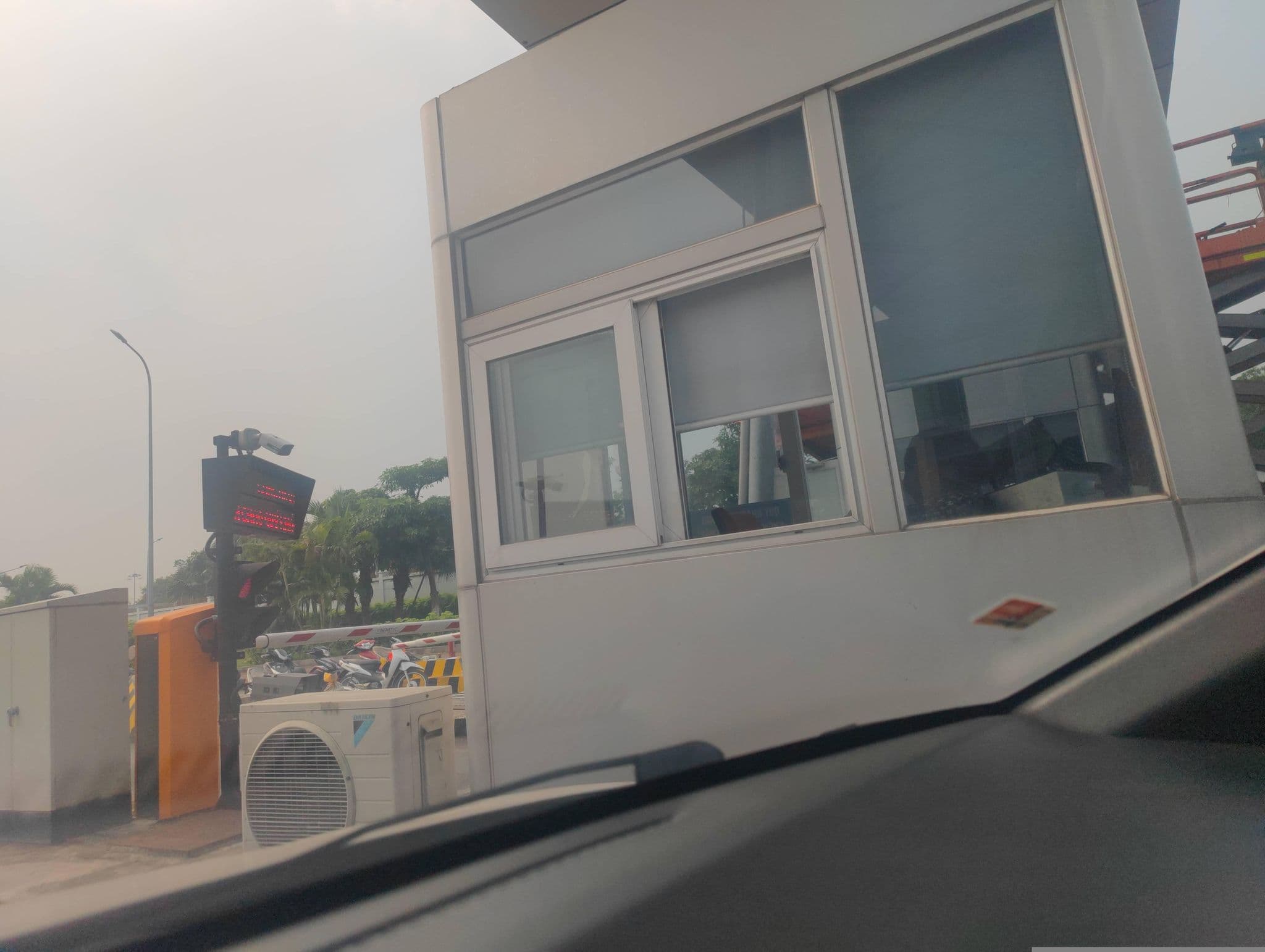 Street view near Ballroom Pullman Hotel Central Park, Quang Minh — © hn_right_2 (CC BY-SA · Mapillary)