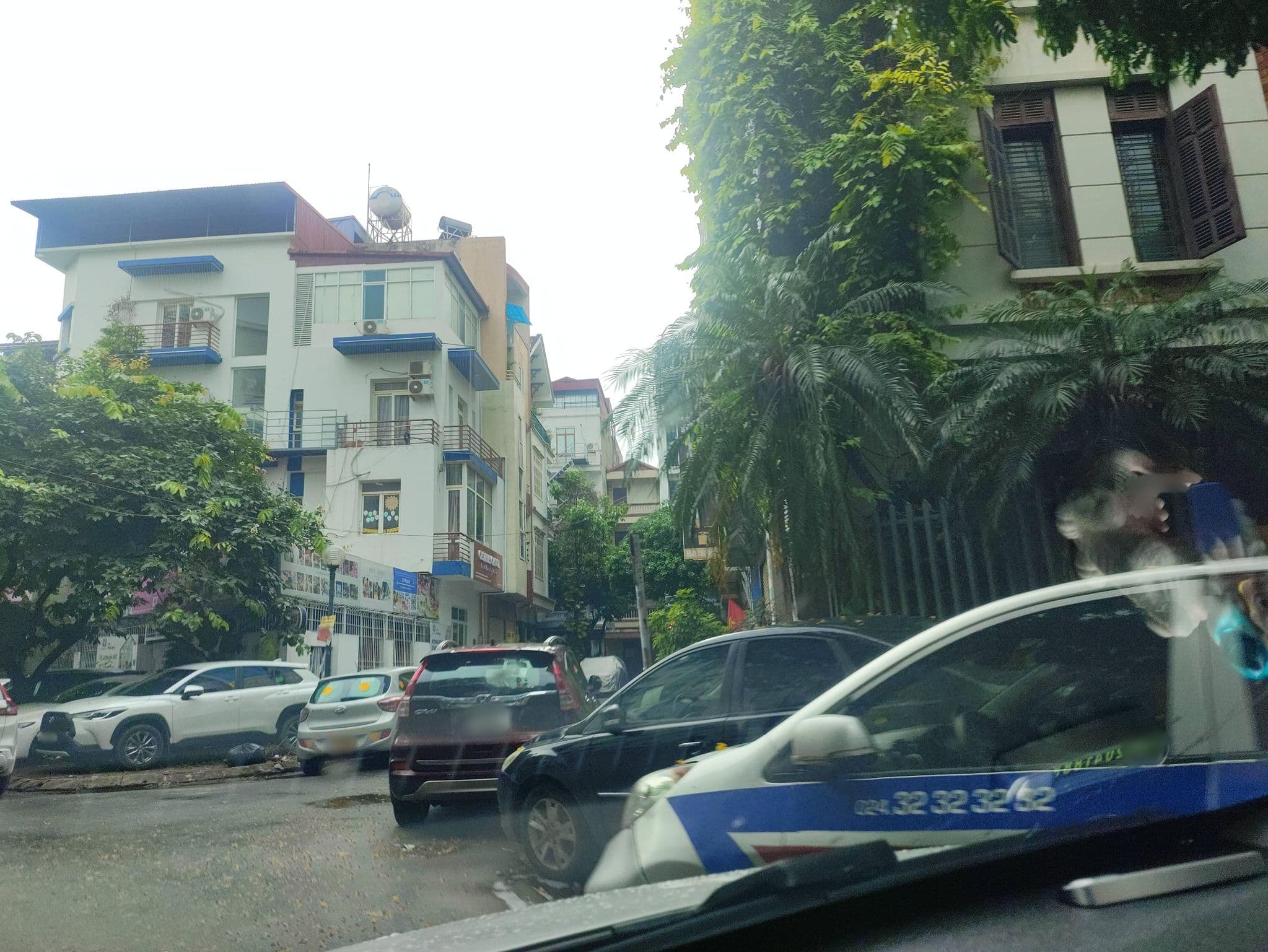 Street view near Sen Hotel 2, Dịch Vọng — © hn_right_1 (CC BY-SA · Mapillary)