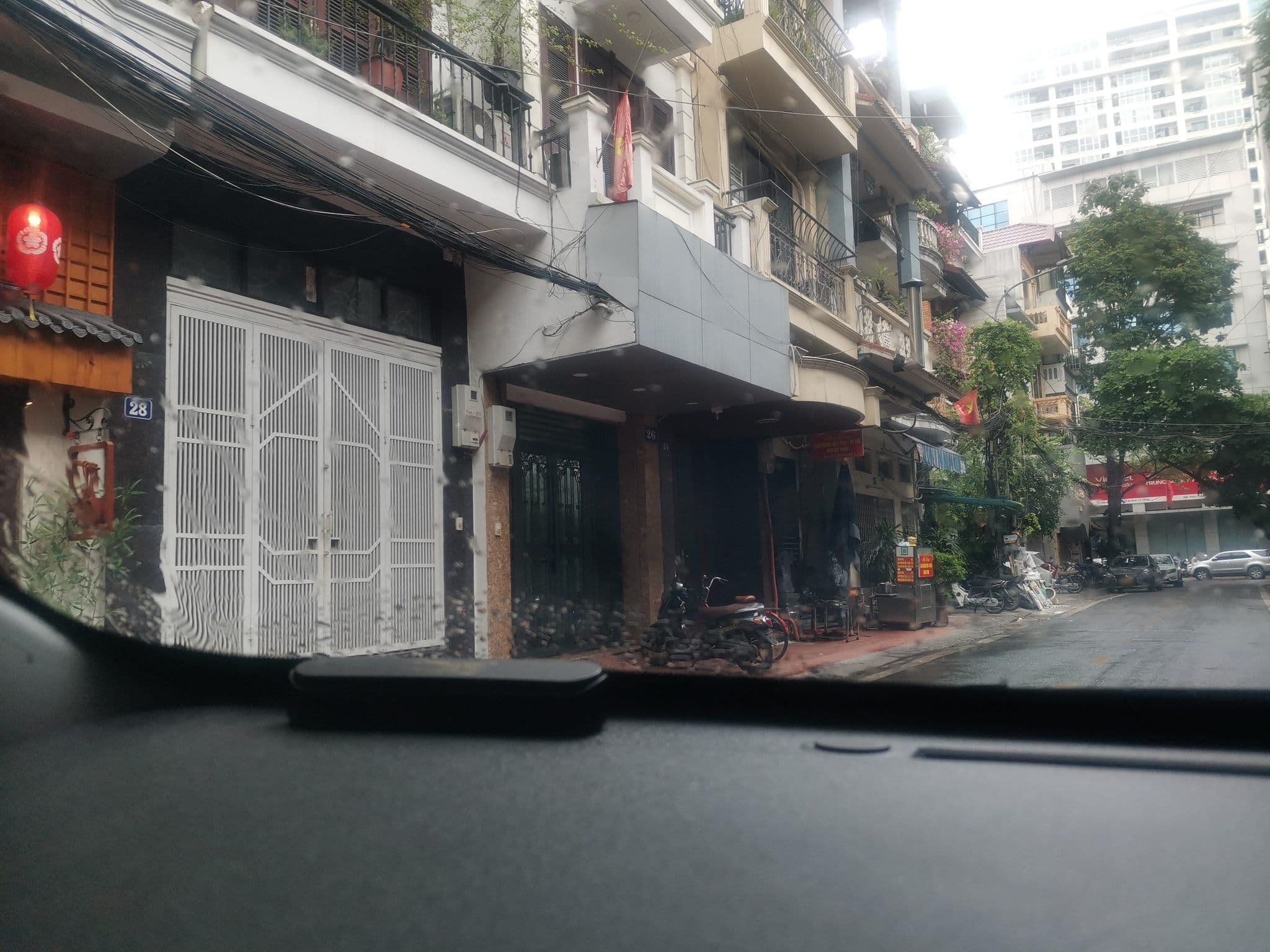 Street view near Căn Phòng Cũ, Yên Phụ — © hn_left_2 (CC BY-SA · Mapillary)